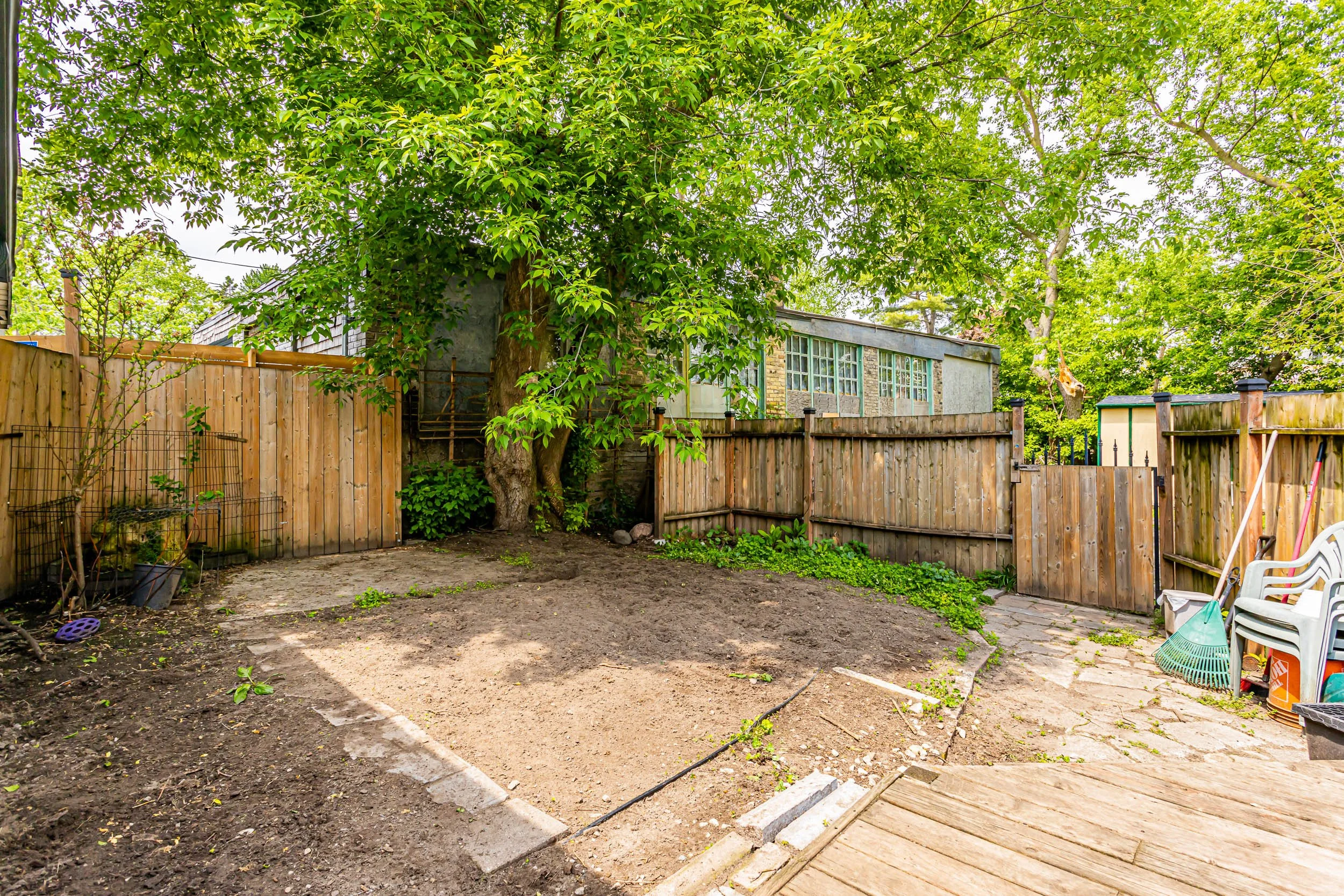 922 Dufferin Ave-8.jpg