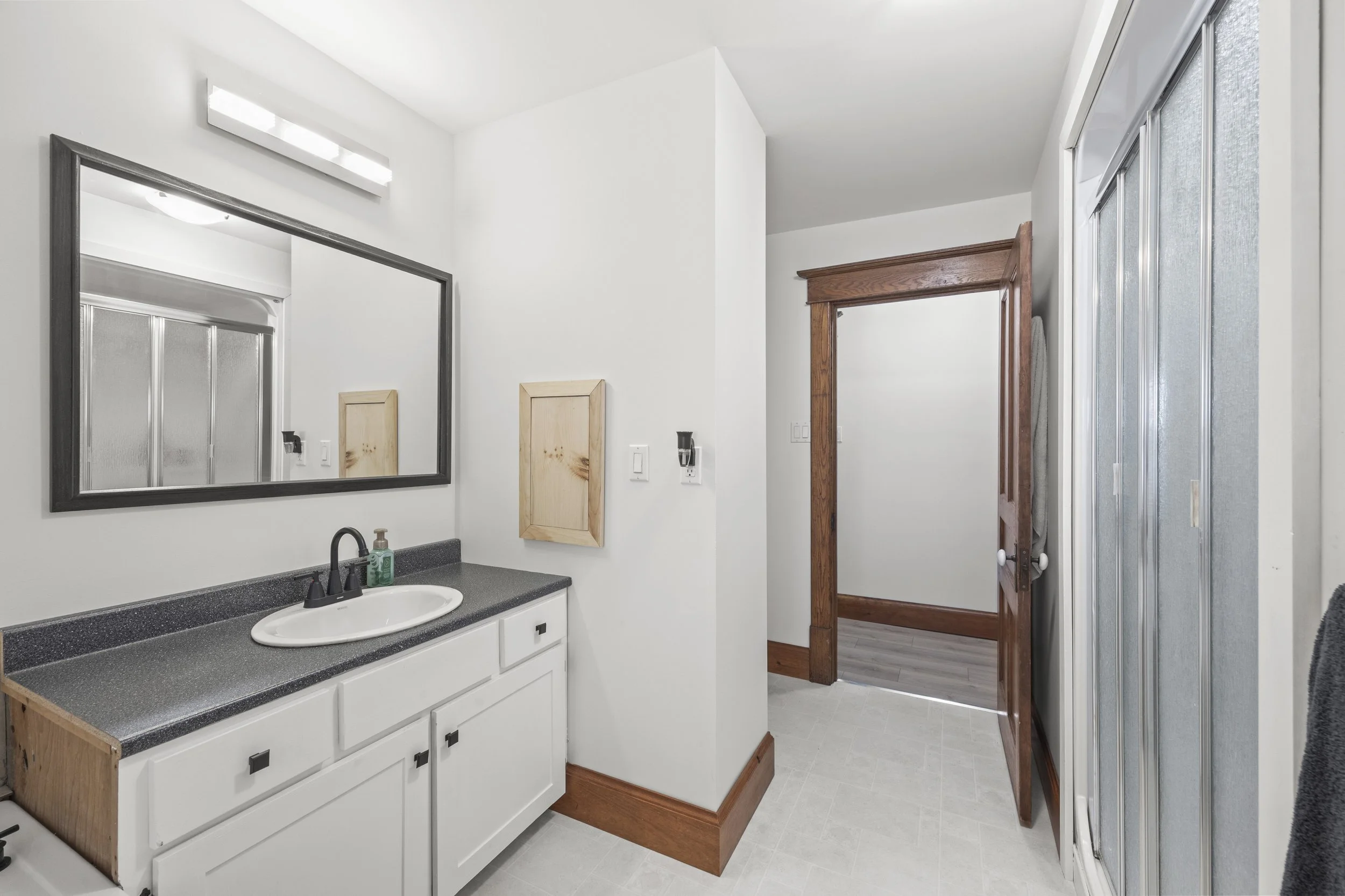 3229 Mcgillivray Dr -33.JPG
