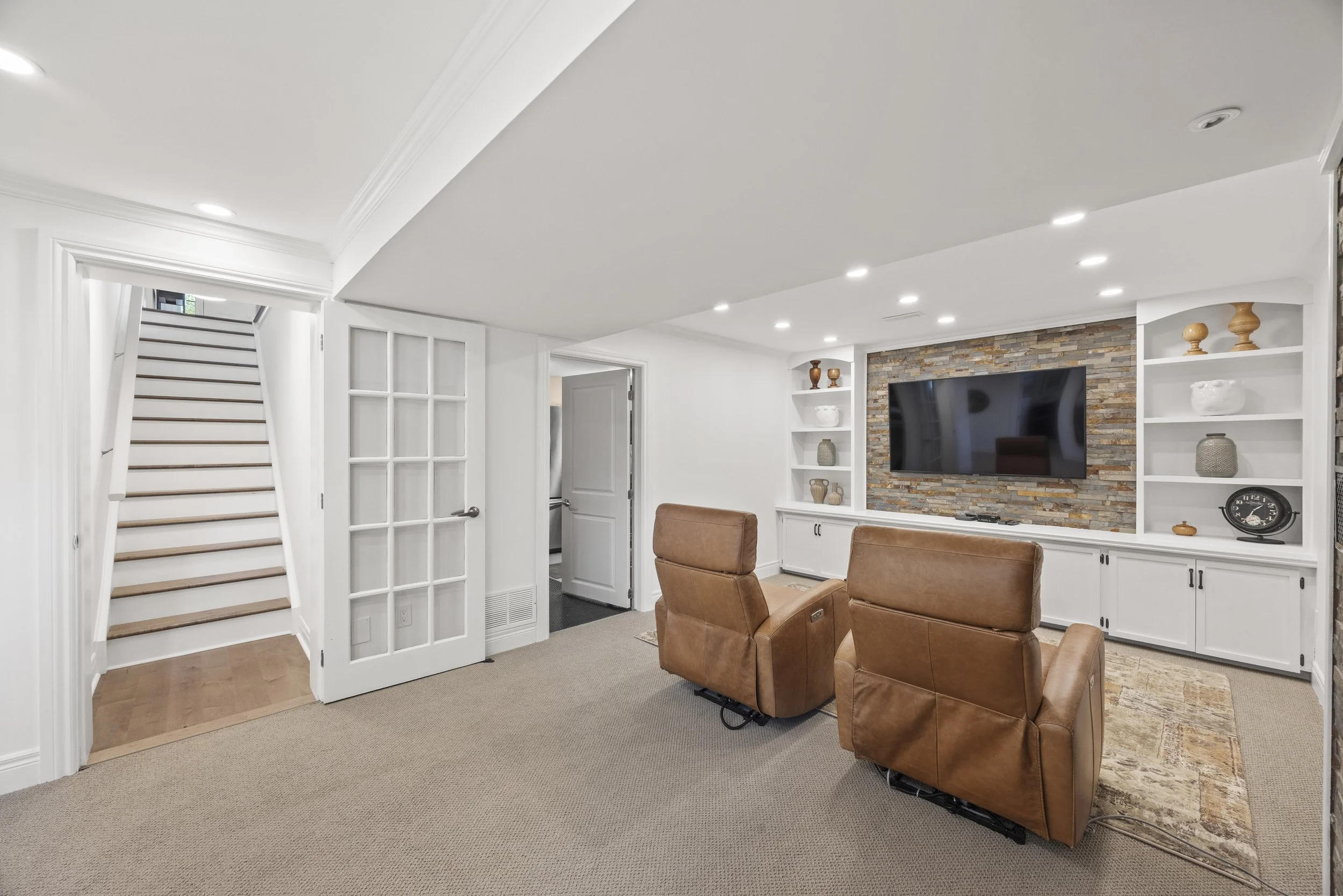 10-2080 Beaverbrook Ave -30.JPG