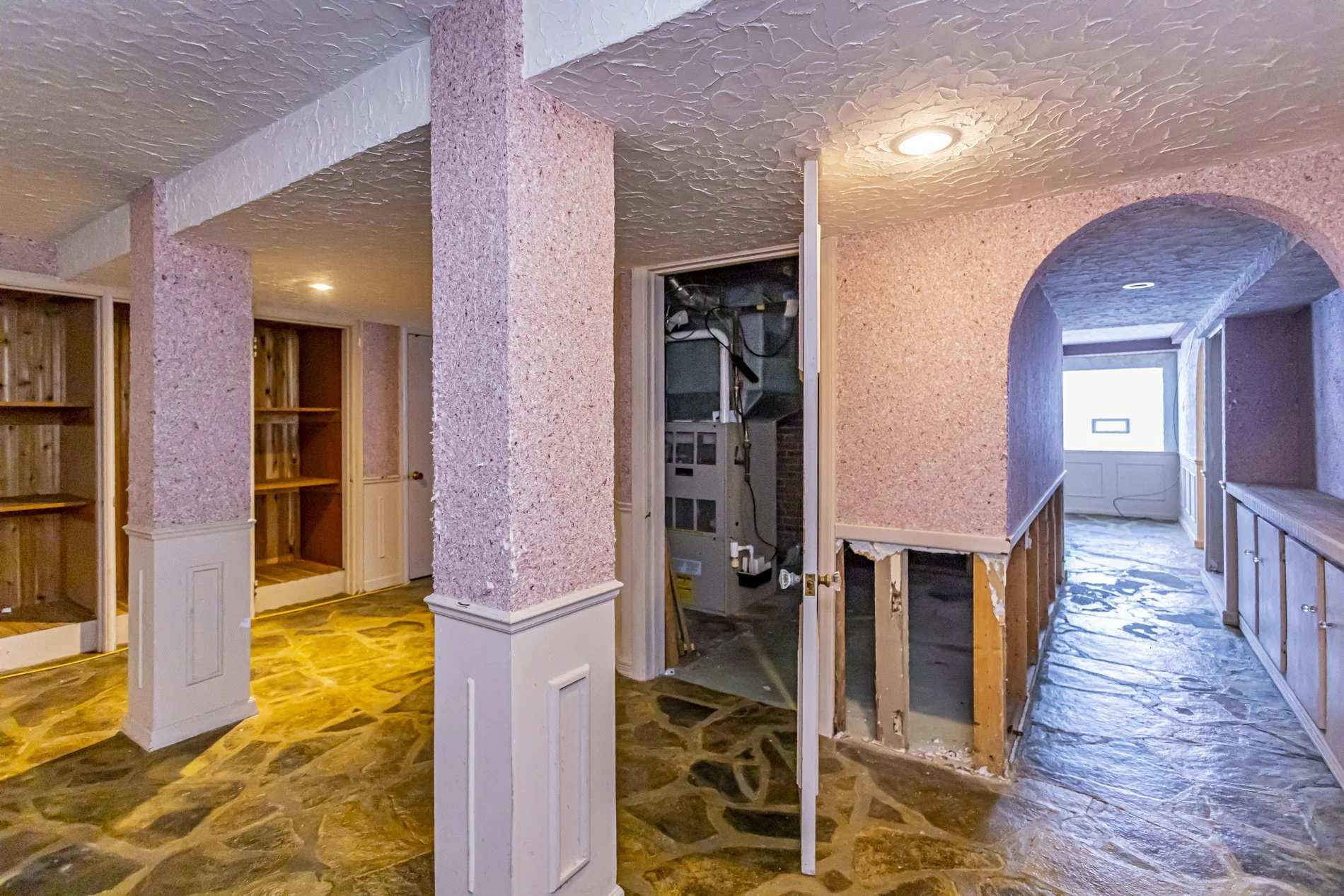 545 Commissioners Rd W_30.JPG