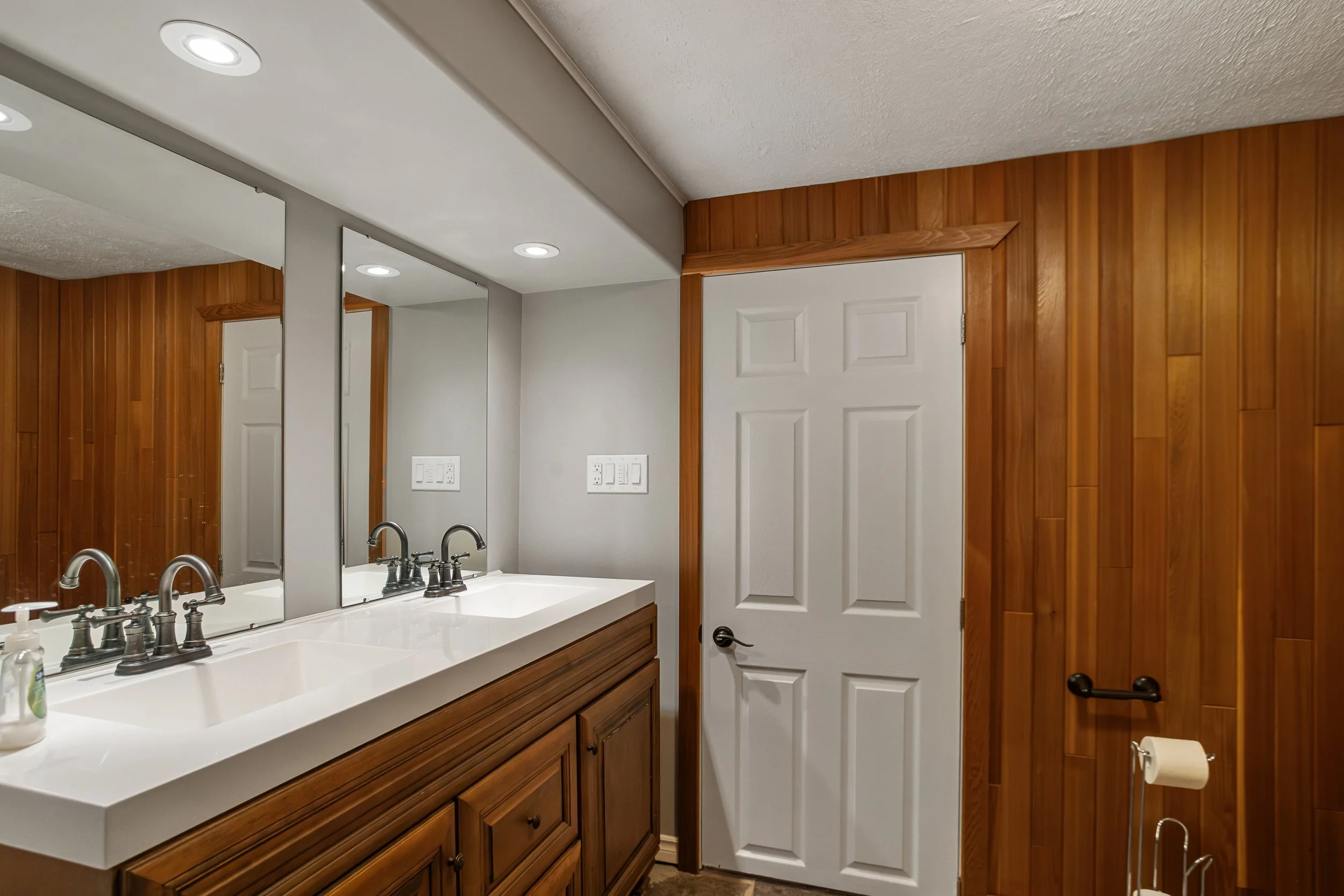 10405 Brewster Blvd-34.jpg