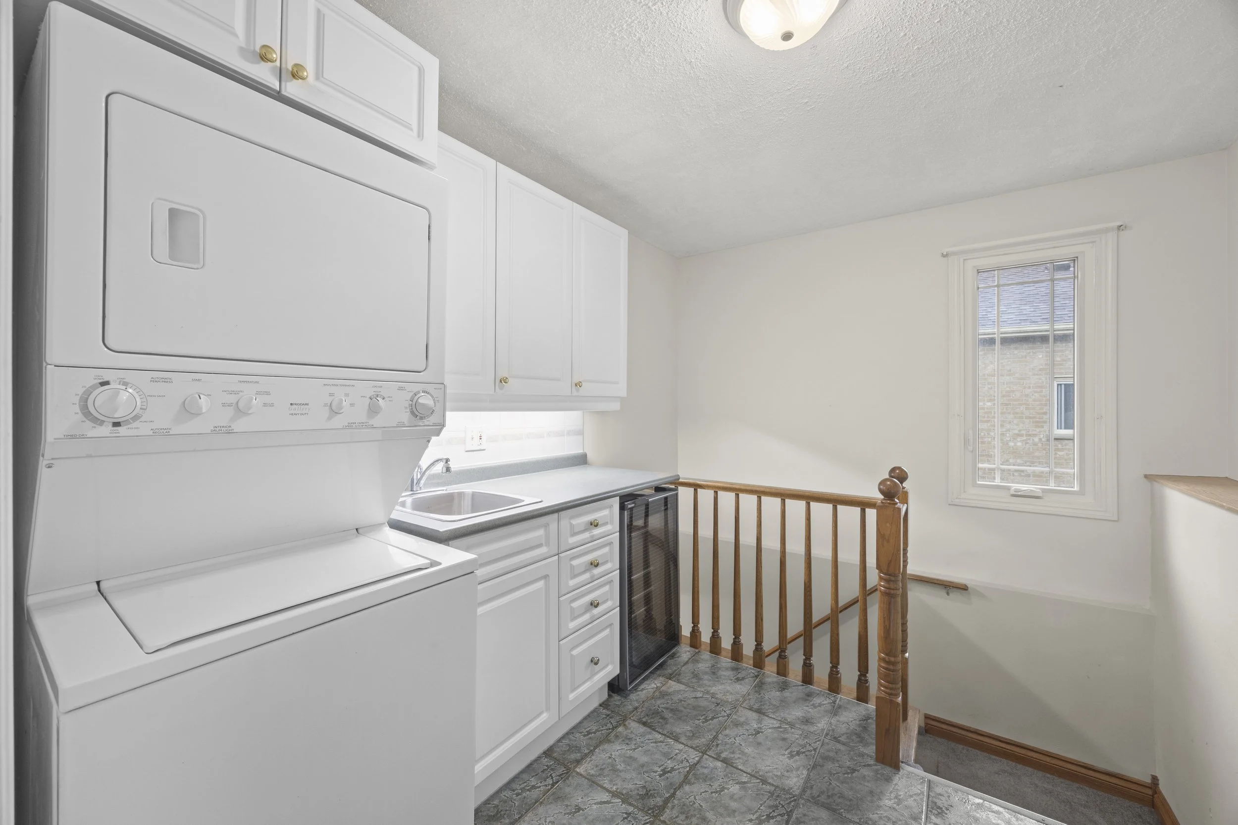 7069 Diane Cres -35.JPG