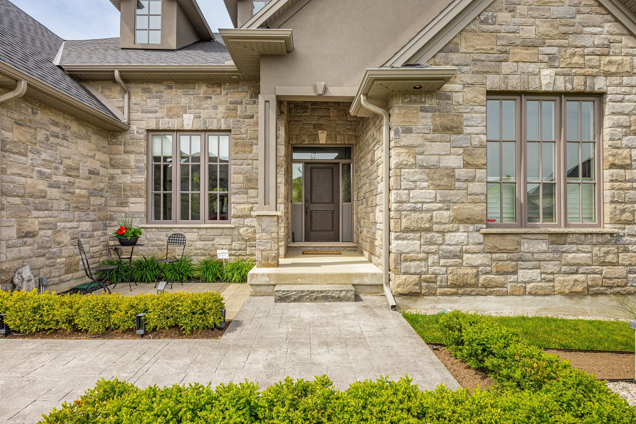 2263 Dauncey Cres -05.jpg