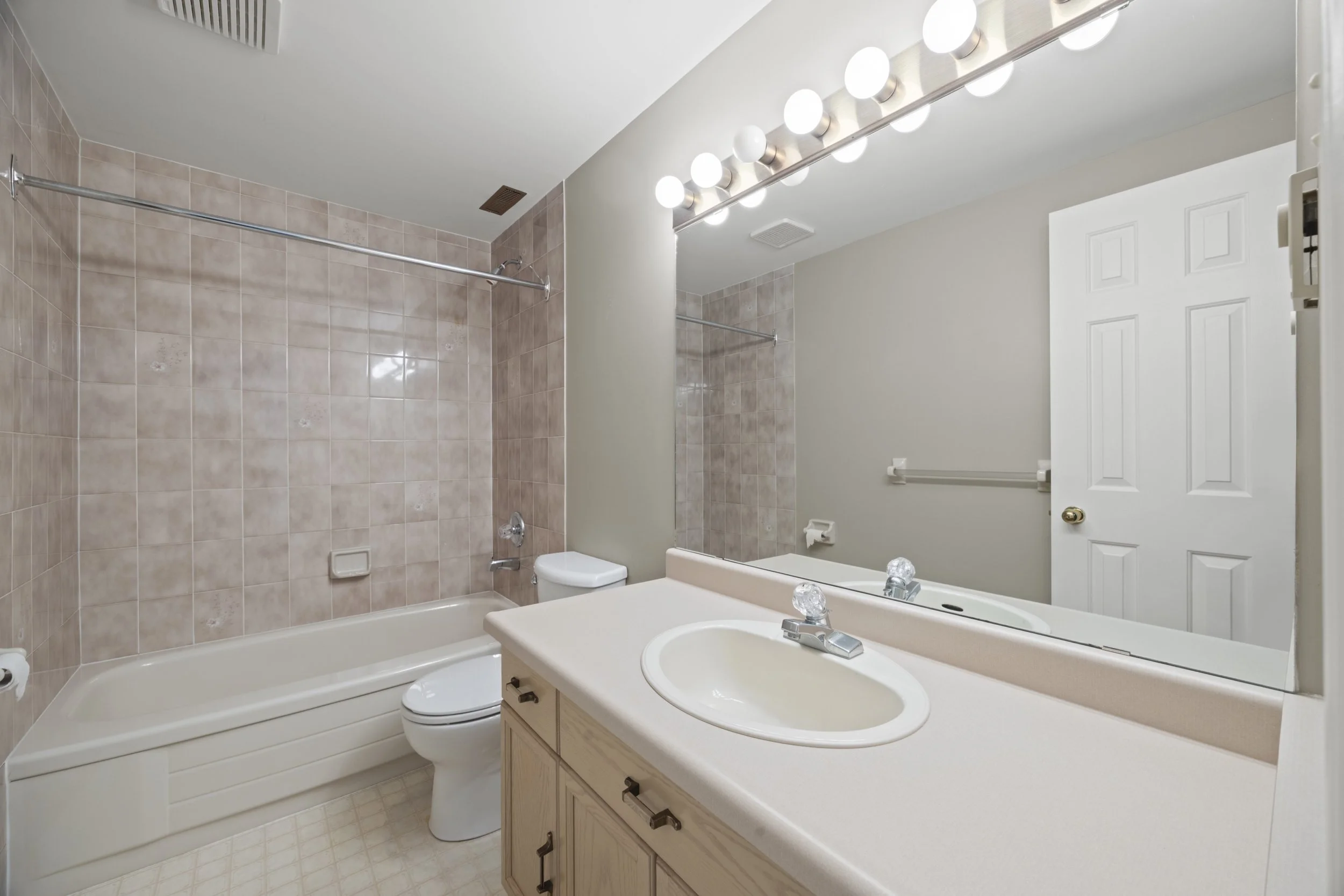 12-90 Ontario St S -33.JPG