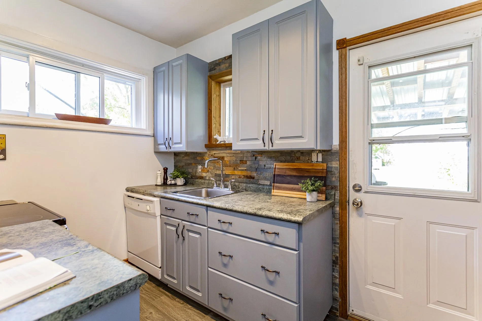151 Simpson St_16.jpg