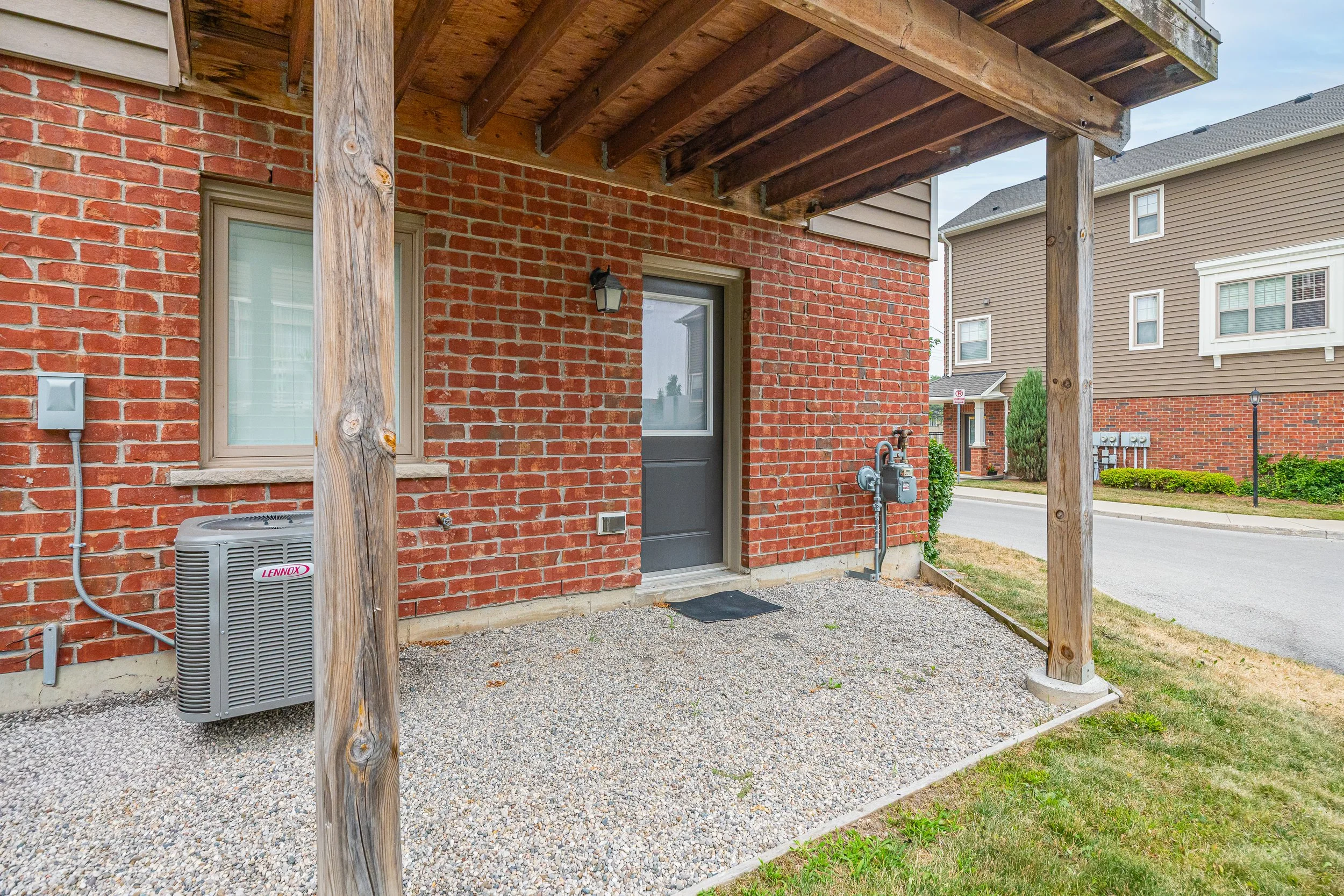 18-3025 Singleton Ave -46.jpg