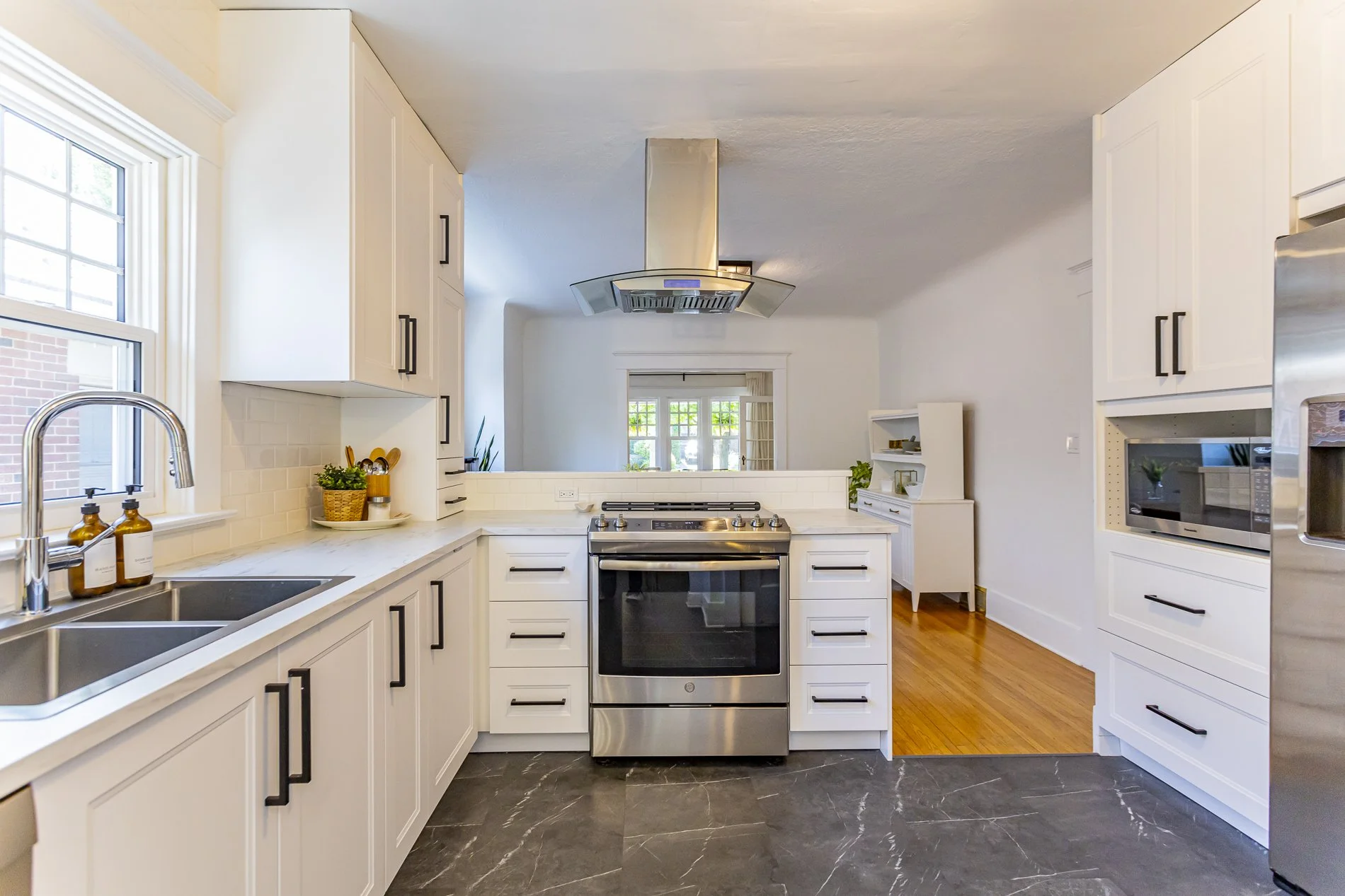 668 Emery St_19.jpg