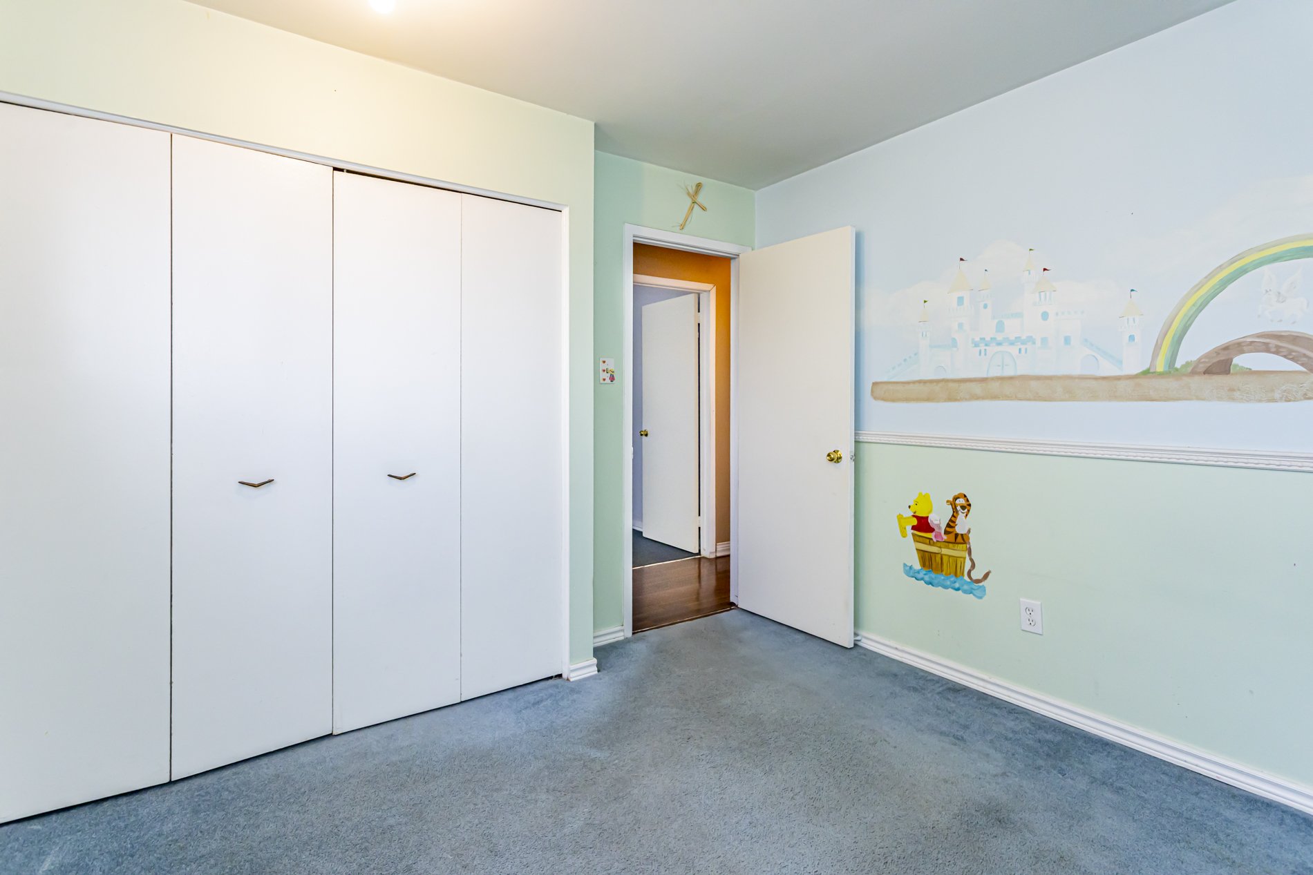129 Nicholas Cres_23.jpg
