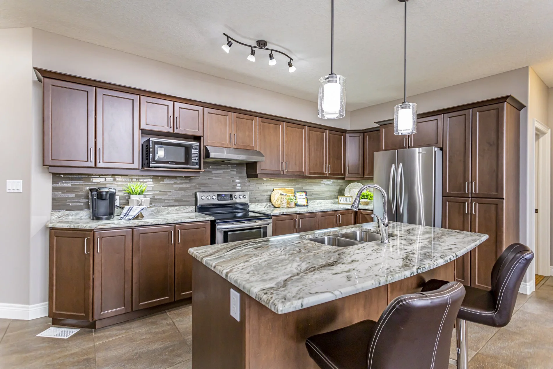 2161 Dogwood Cres_09.JPG