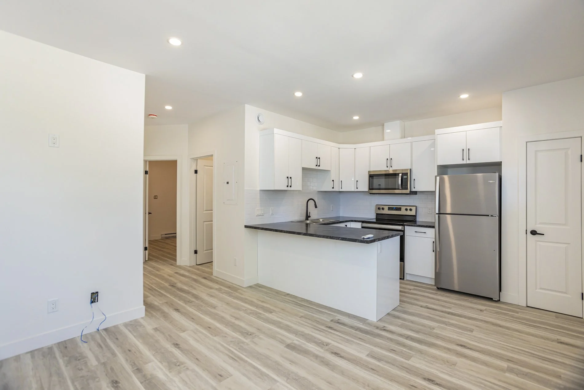 285 William St - Unit 2_02.JPG