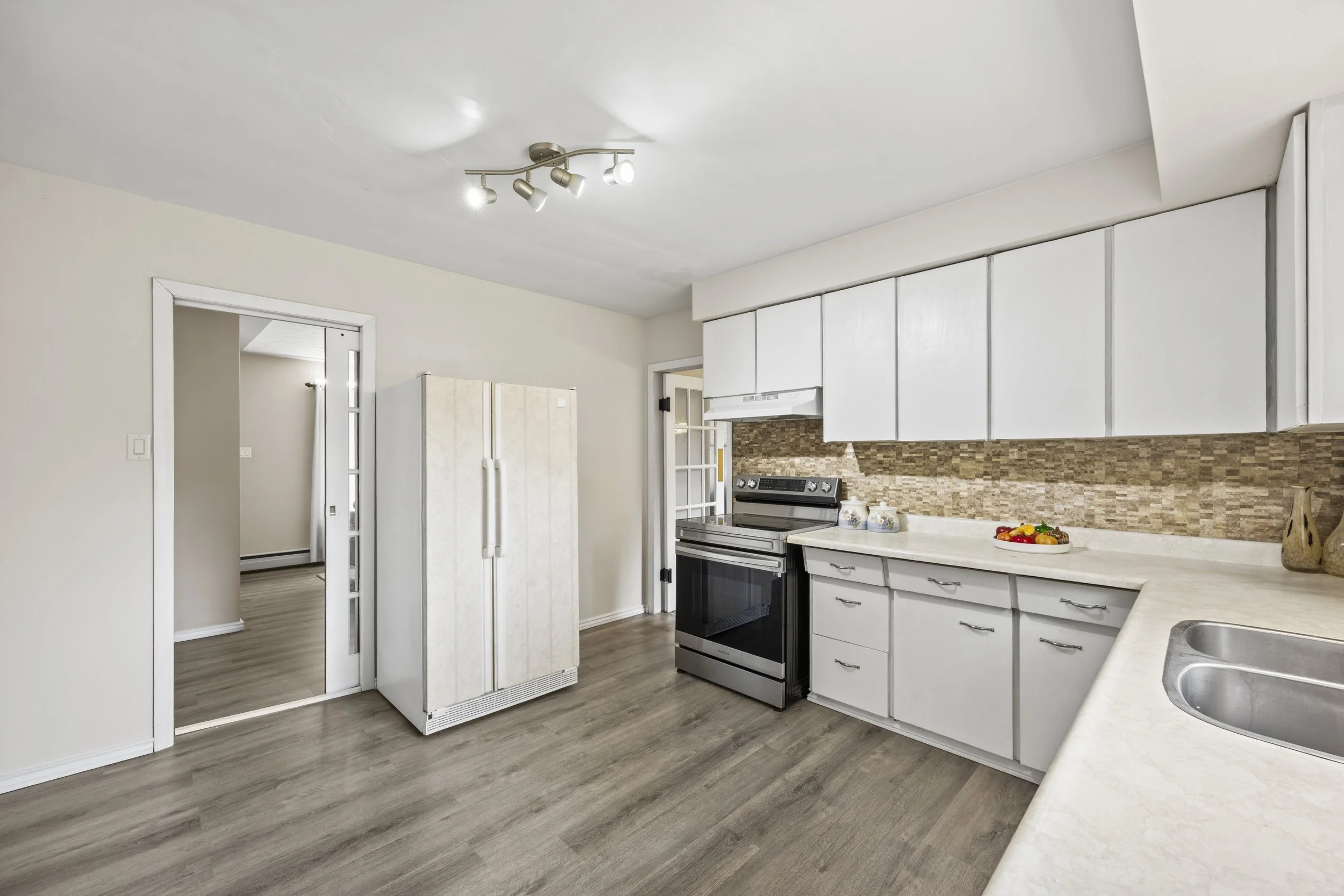 580 Salway St -20.JPG