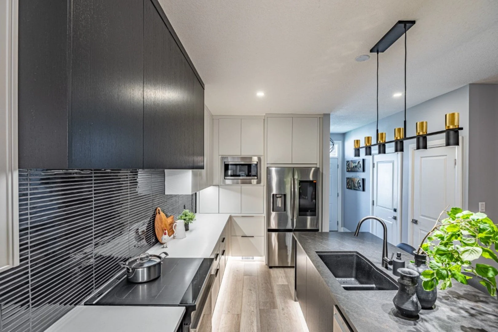 3229 Raleigh Cres-14.jpg