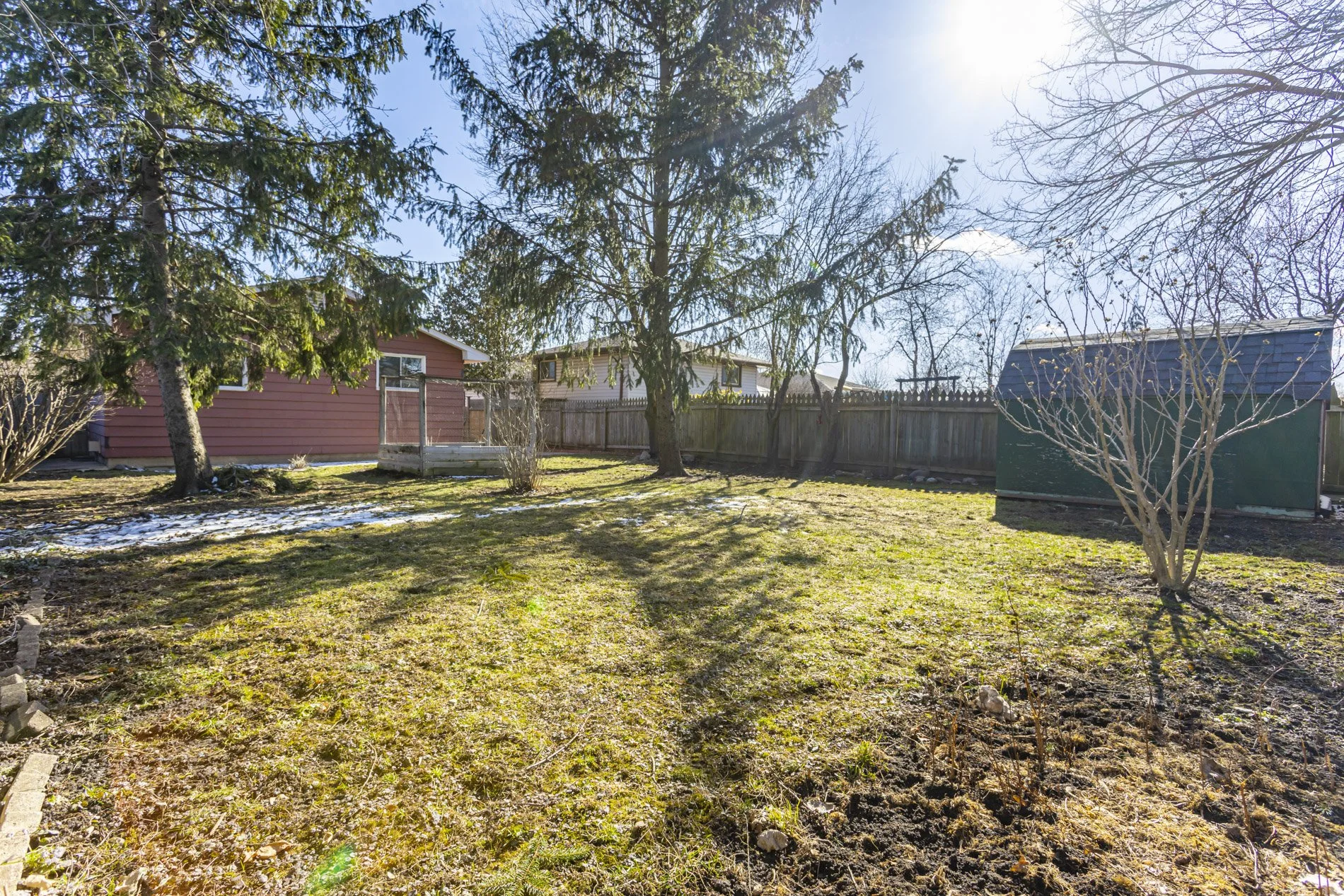 129 Nicholas Cres_44.jpg