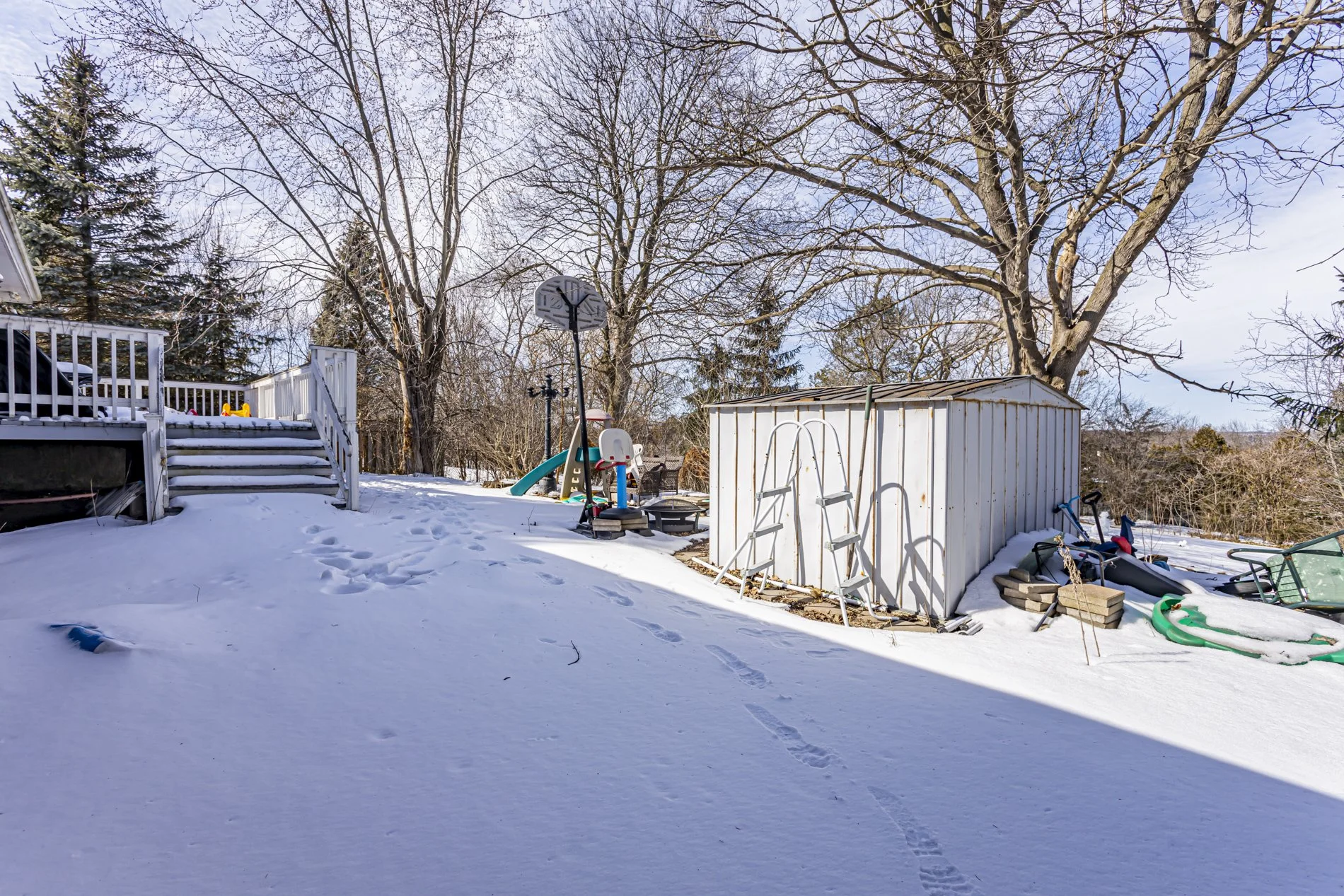 545 Commissioners Rd W_34.JPG