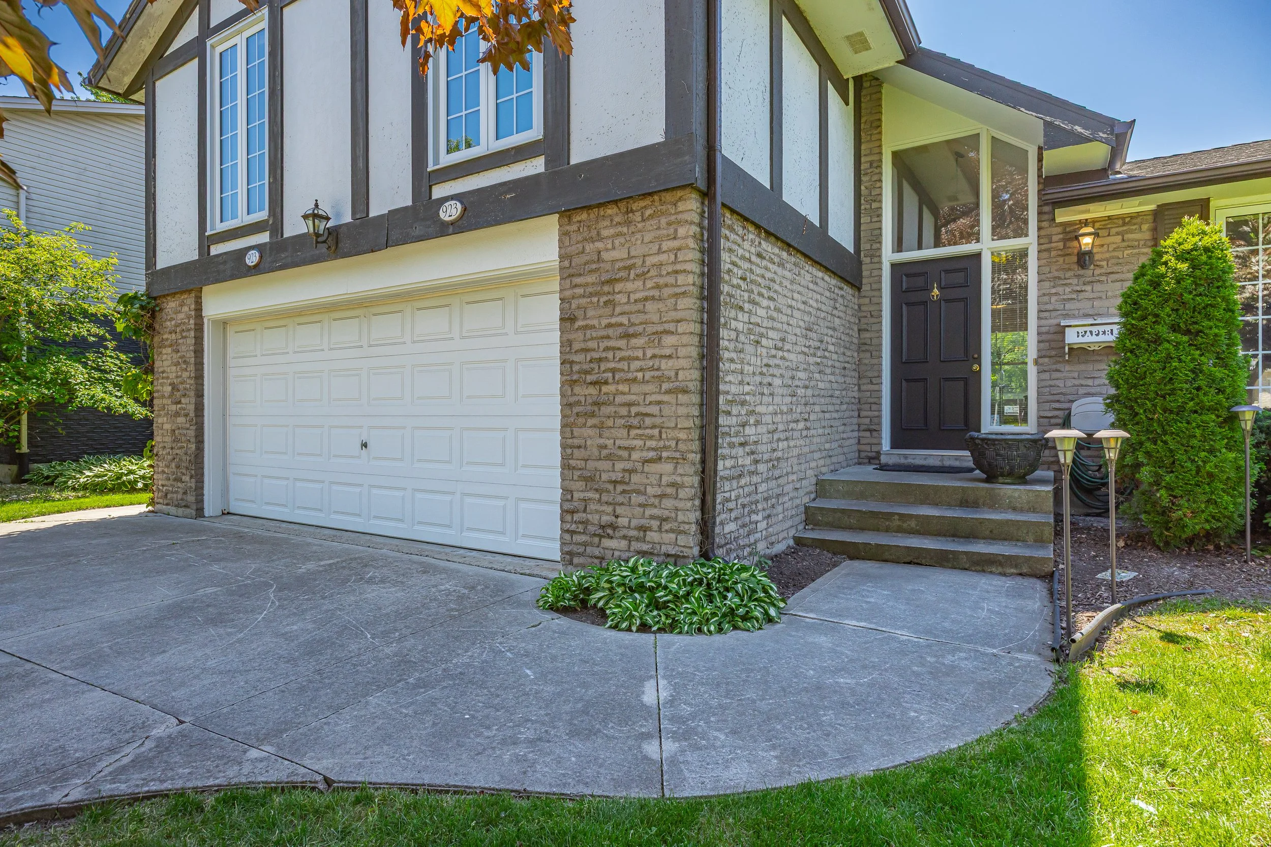 923 Farnham Rd -06.jpg