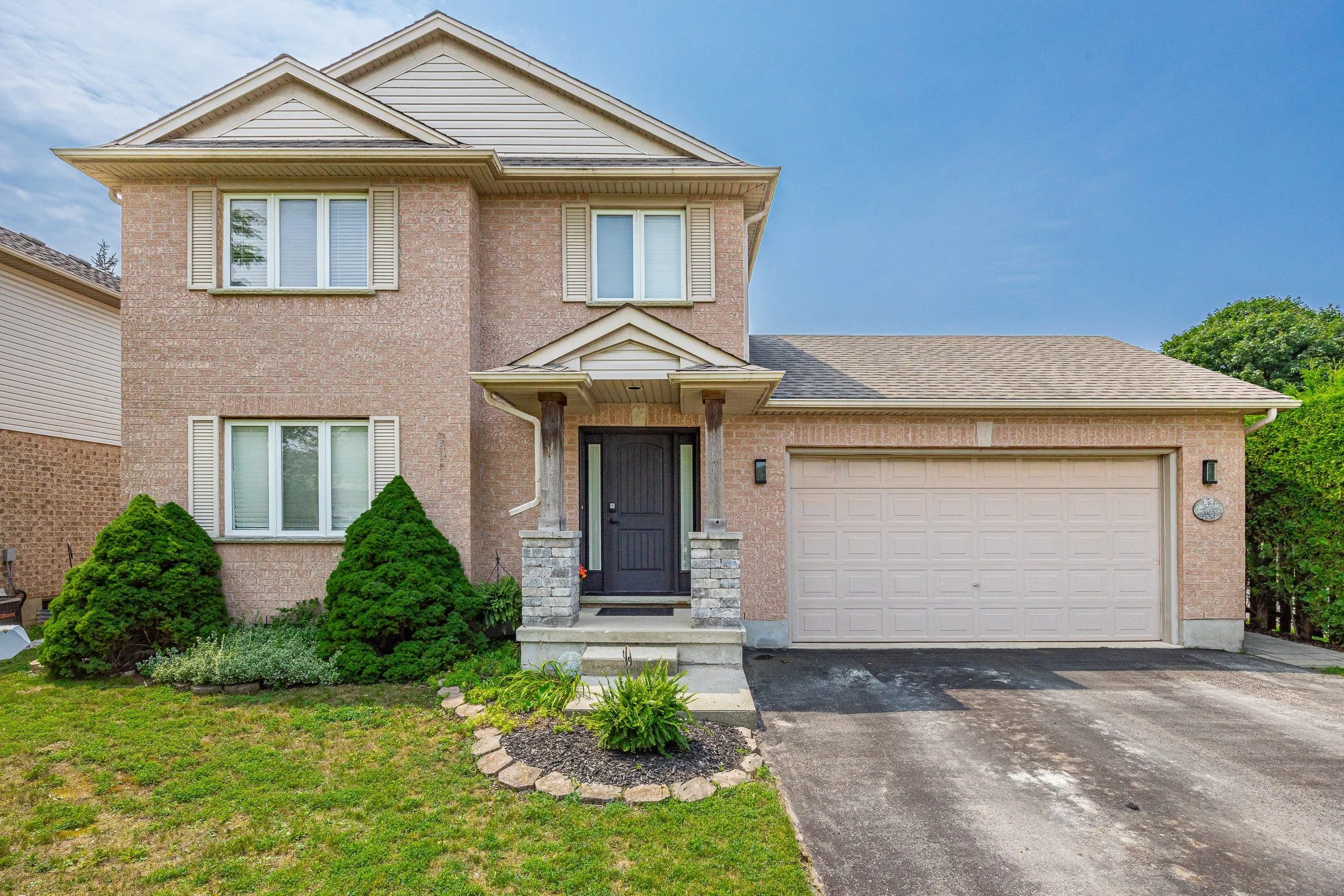 43 Meredith Dr -02.jpg