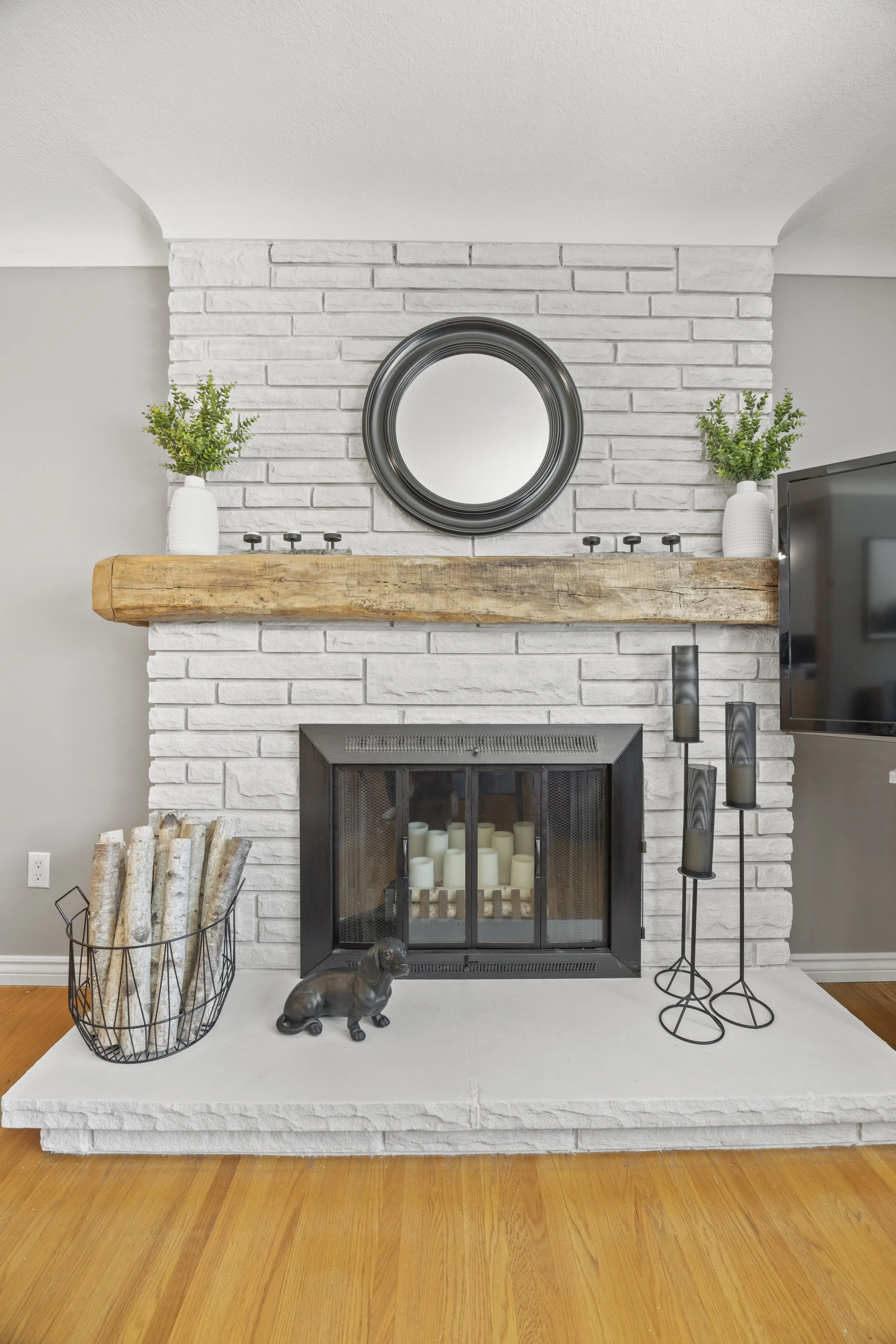 430 Magnolia Cres -12.JPG