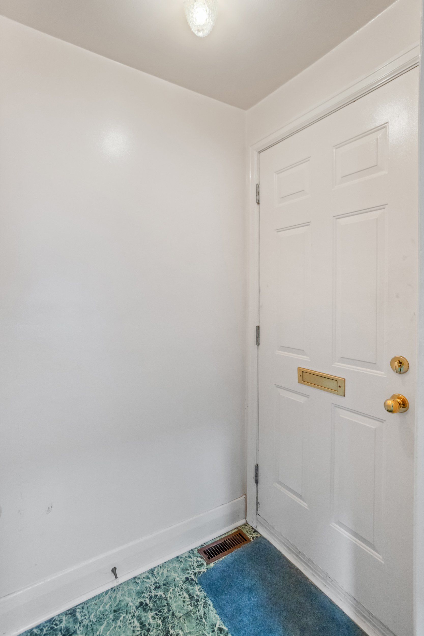 1871 Parkhurst Ave-4.jpg