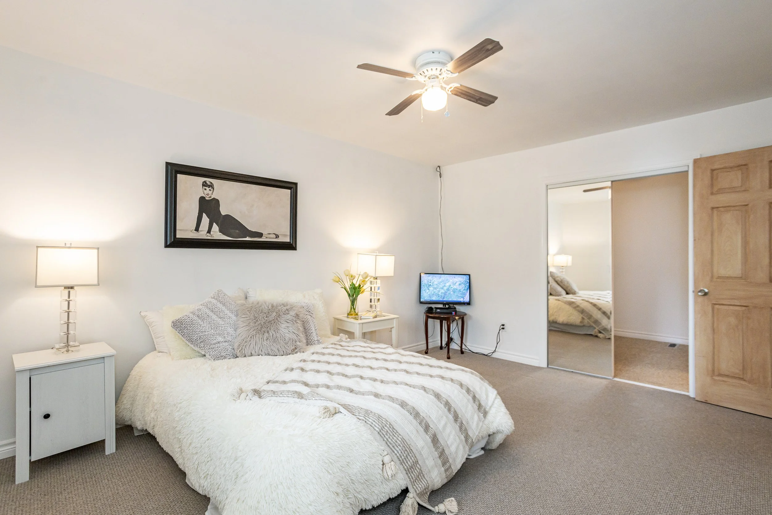 1811 Royal Cres-17.jpg