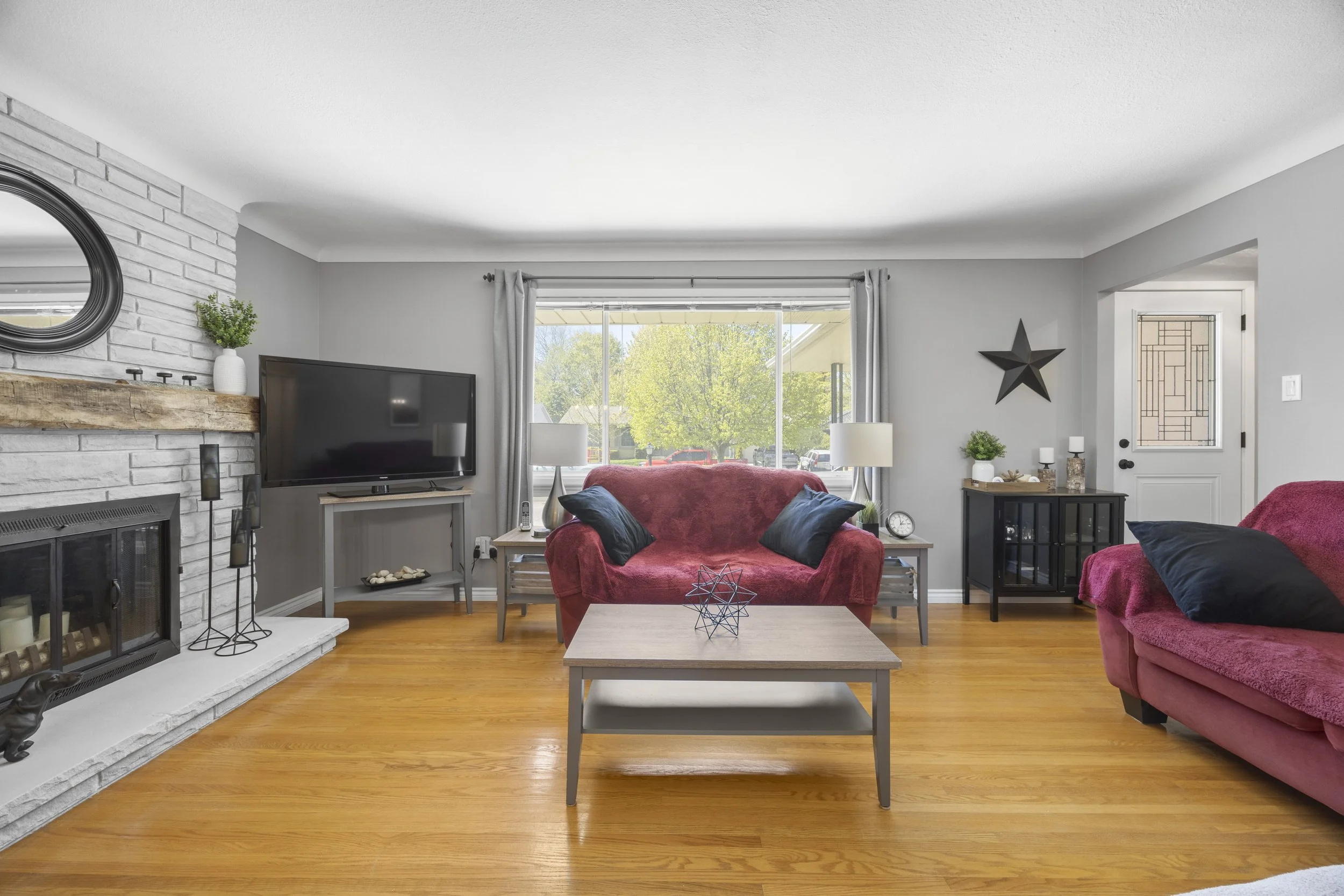 430 Magnolia Cres -10.JPG
