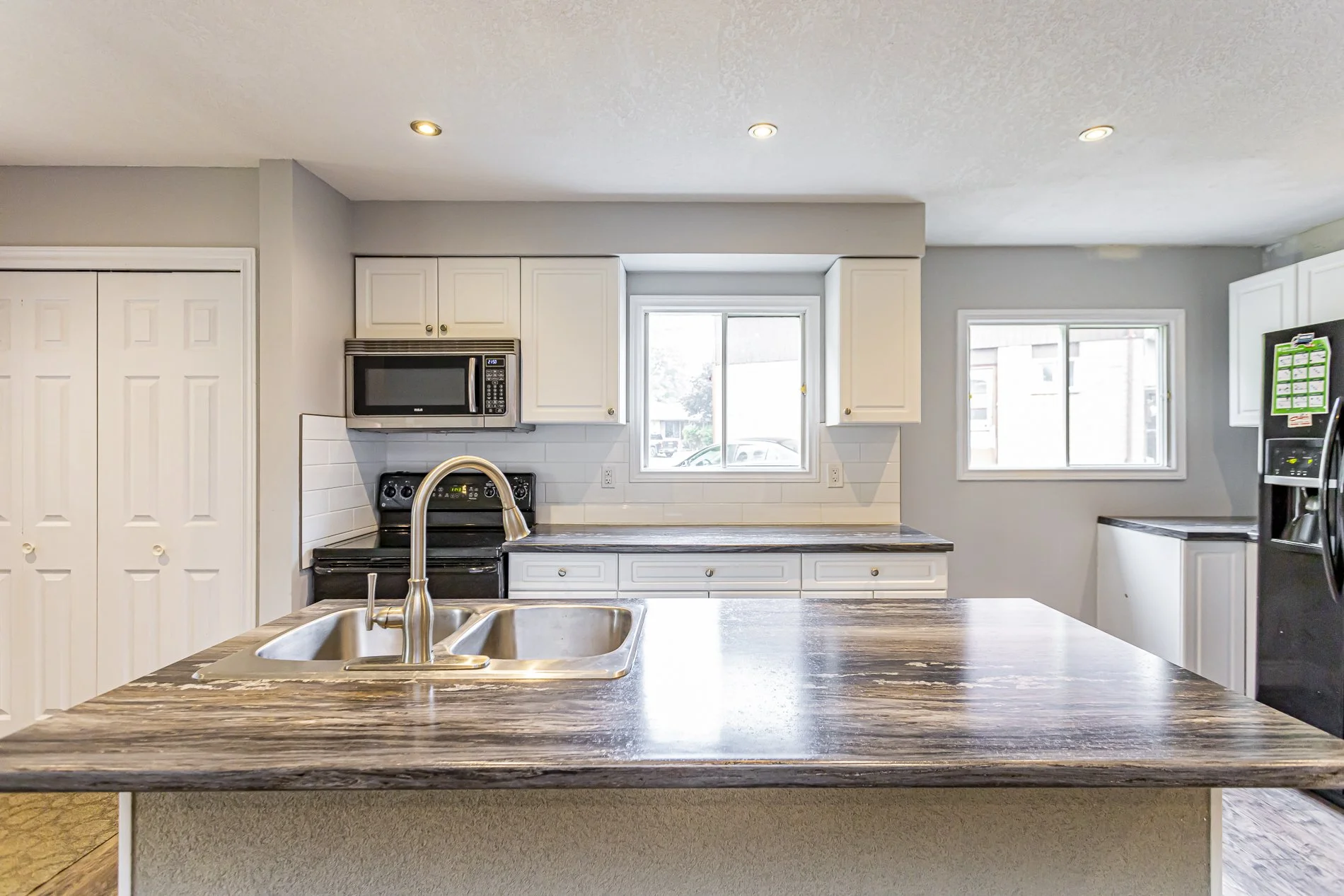 8 Edgemere Crescent_12.jpg