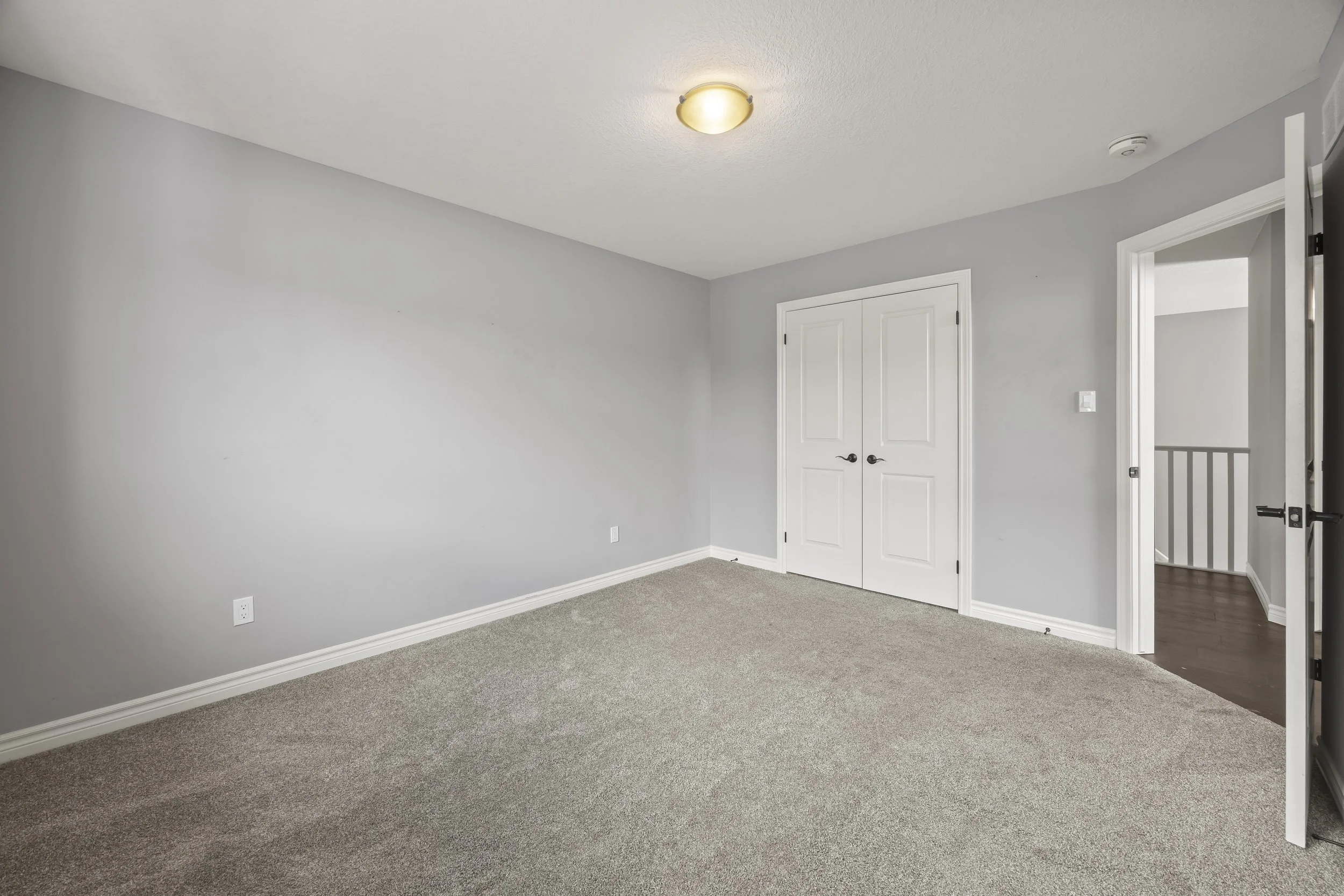 471 Sophia Cres -31.JPG