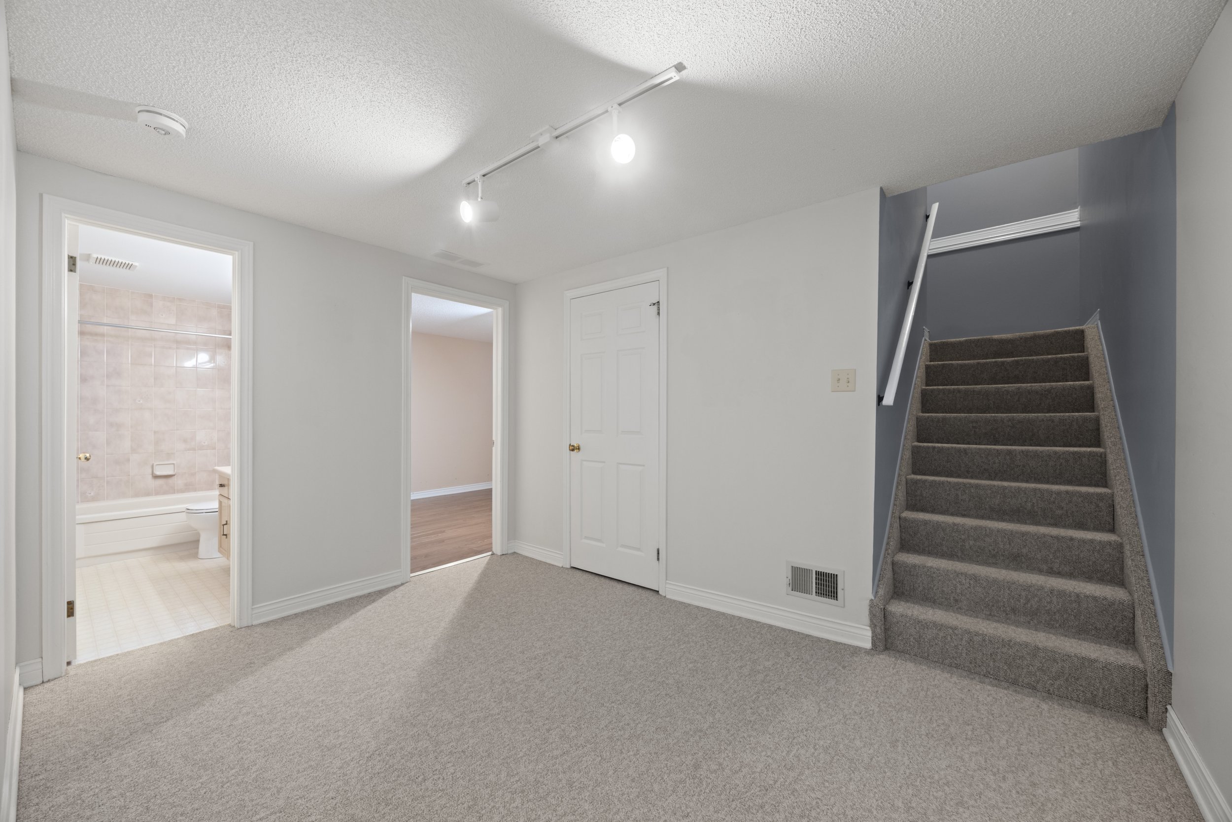 12-90 Ontario St S -27.JPG