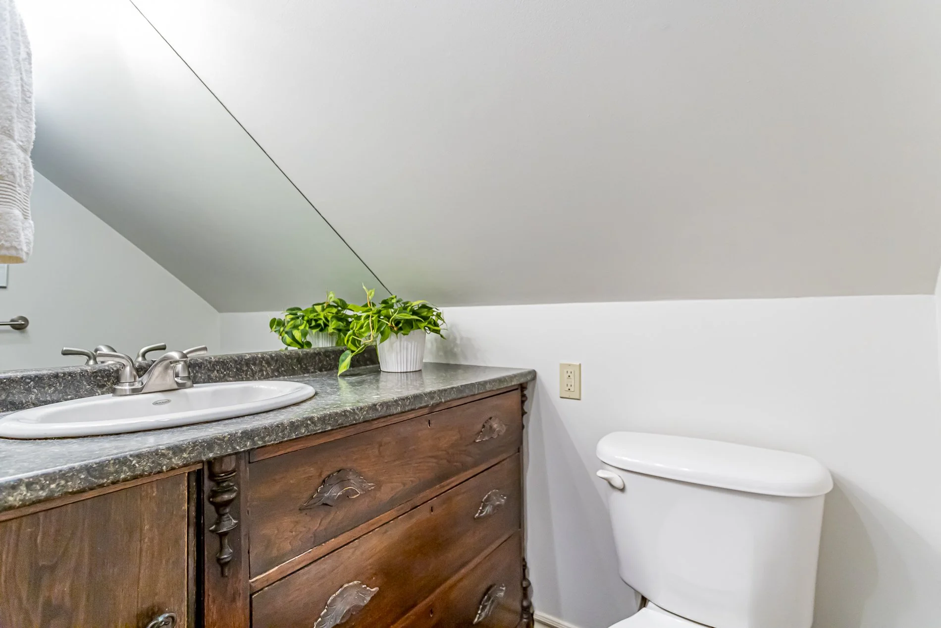 44 Briscoe St E_31.jpg