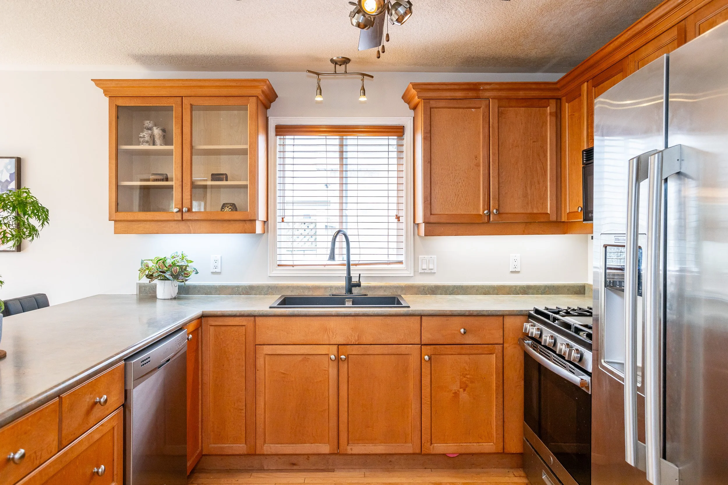 476 Cardigan Dr-12.jpg