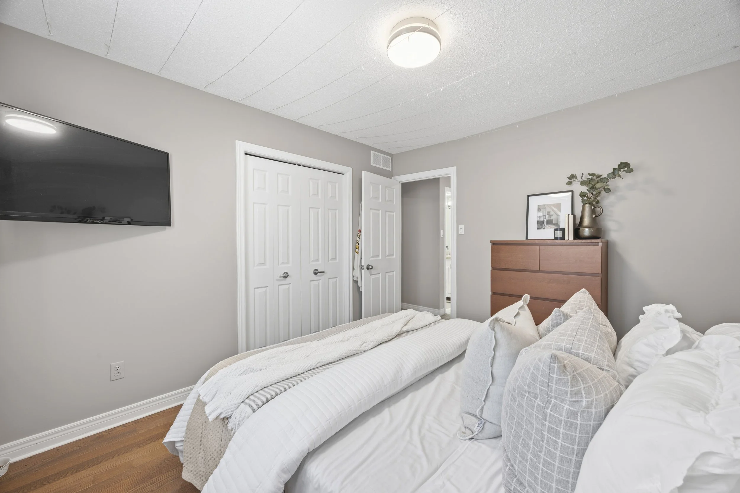 245 Ensign Cres -32.JPG
