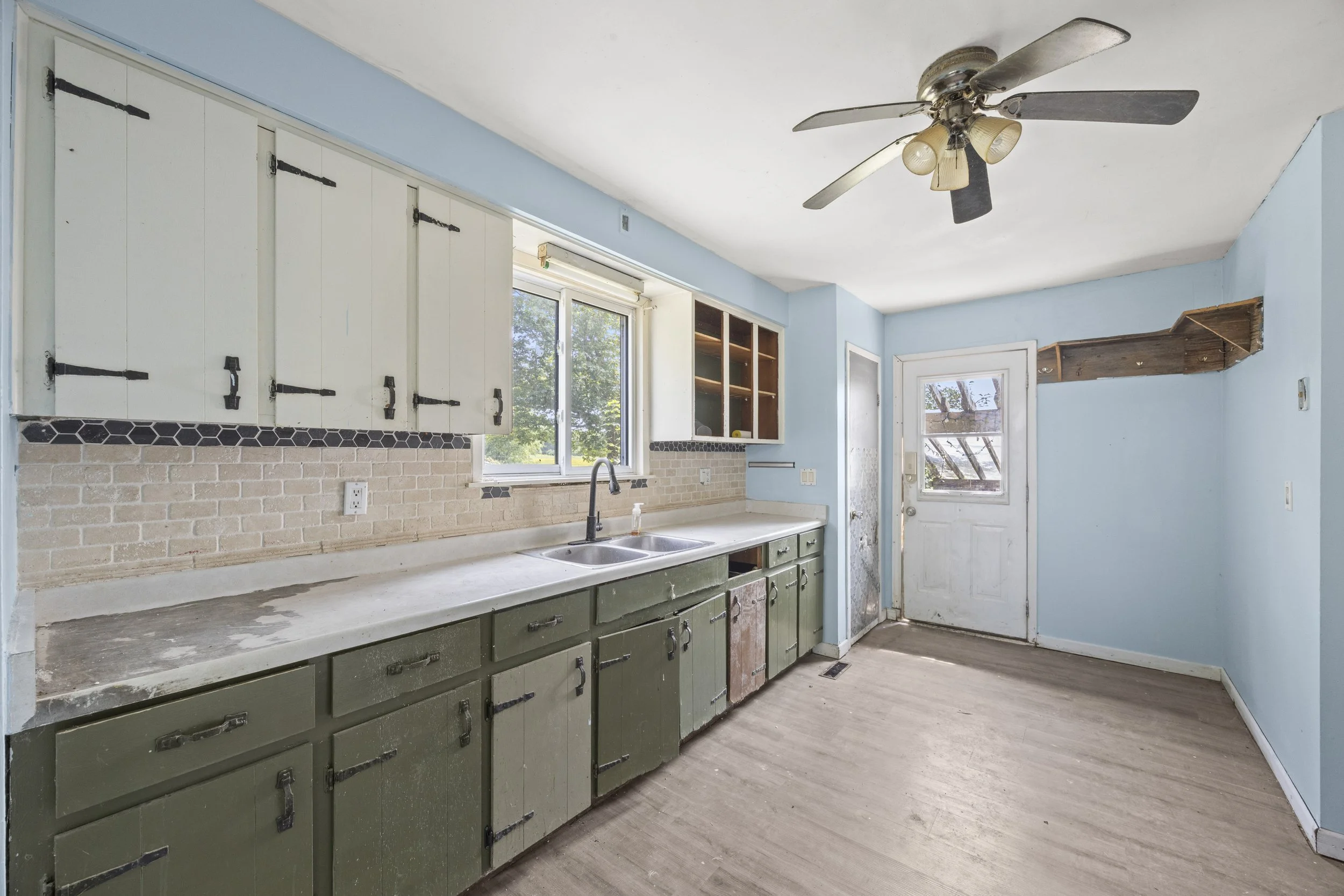 10207 Ivan Dr -10.JPG