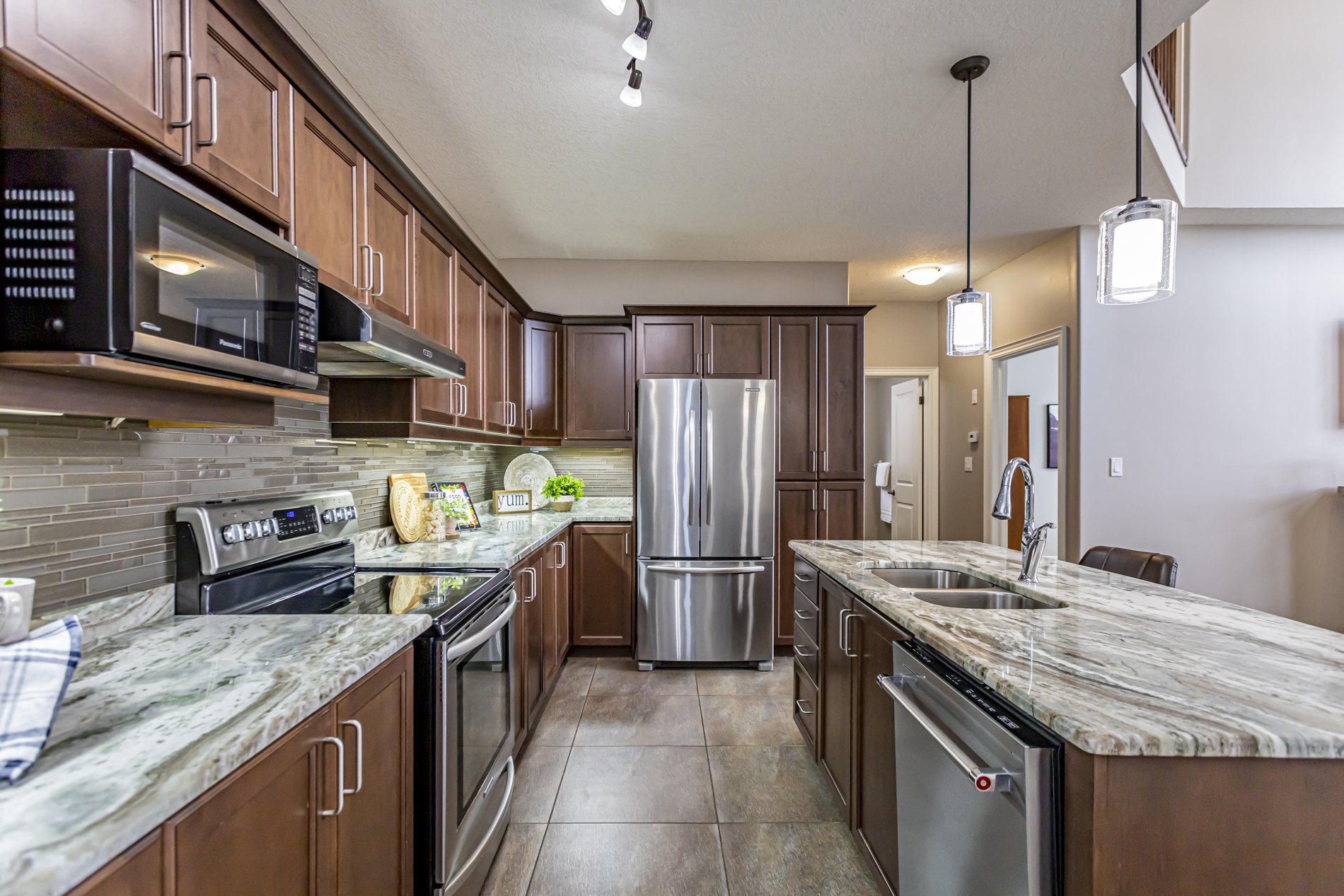 2161 Dogwood Cres_08.JPG