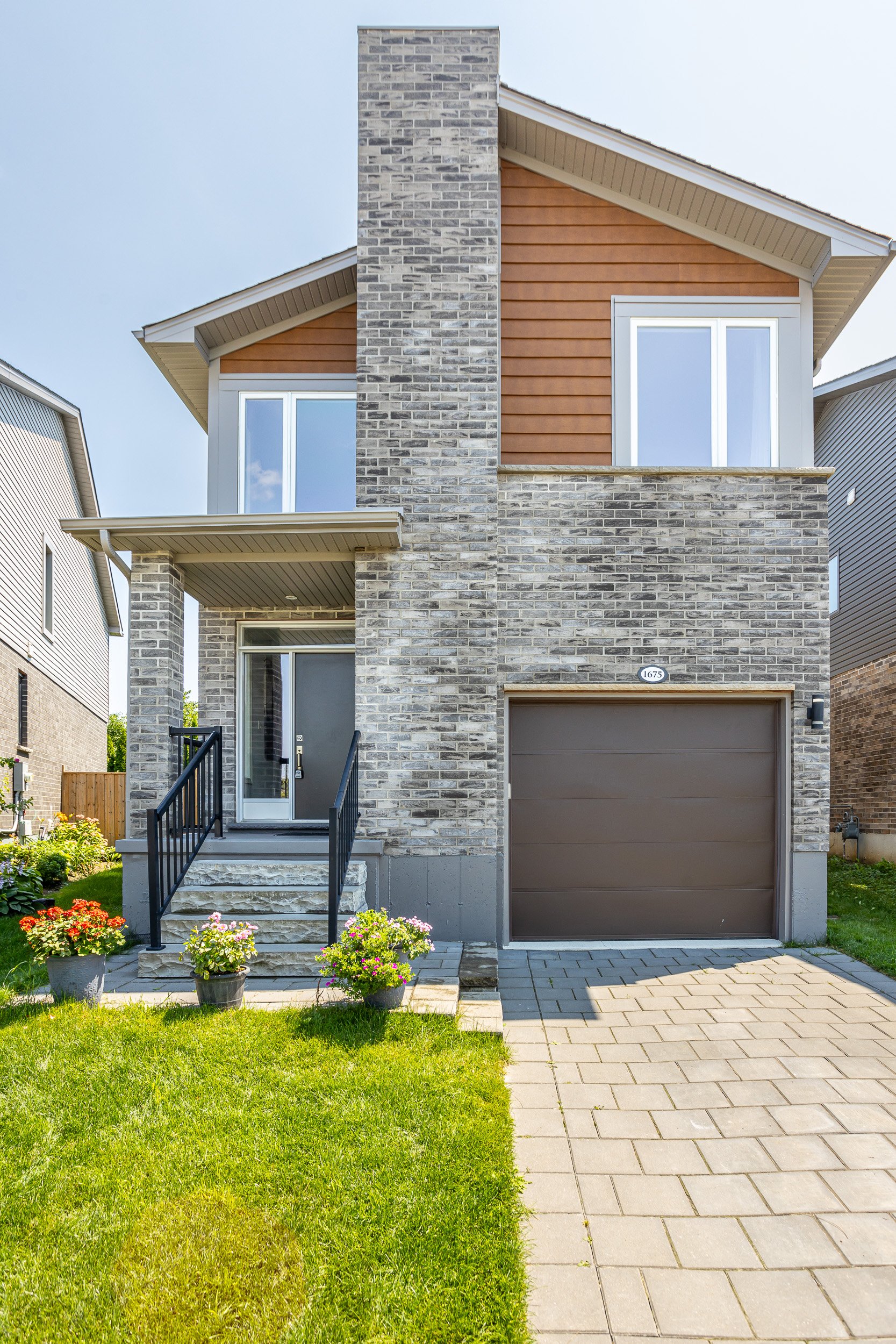 1675 Valhalla St-2.jpg