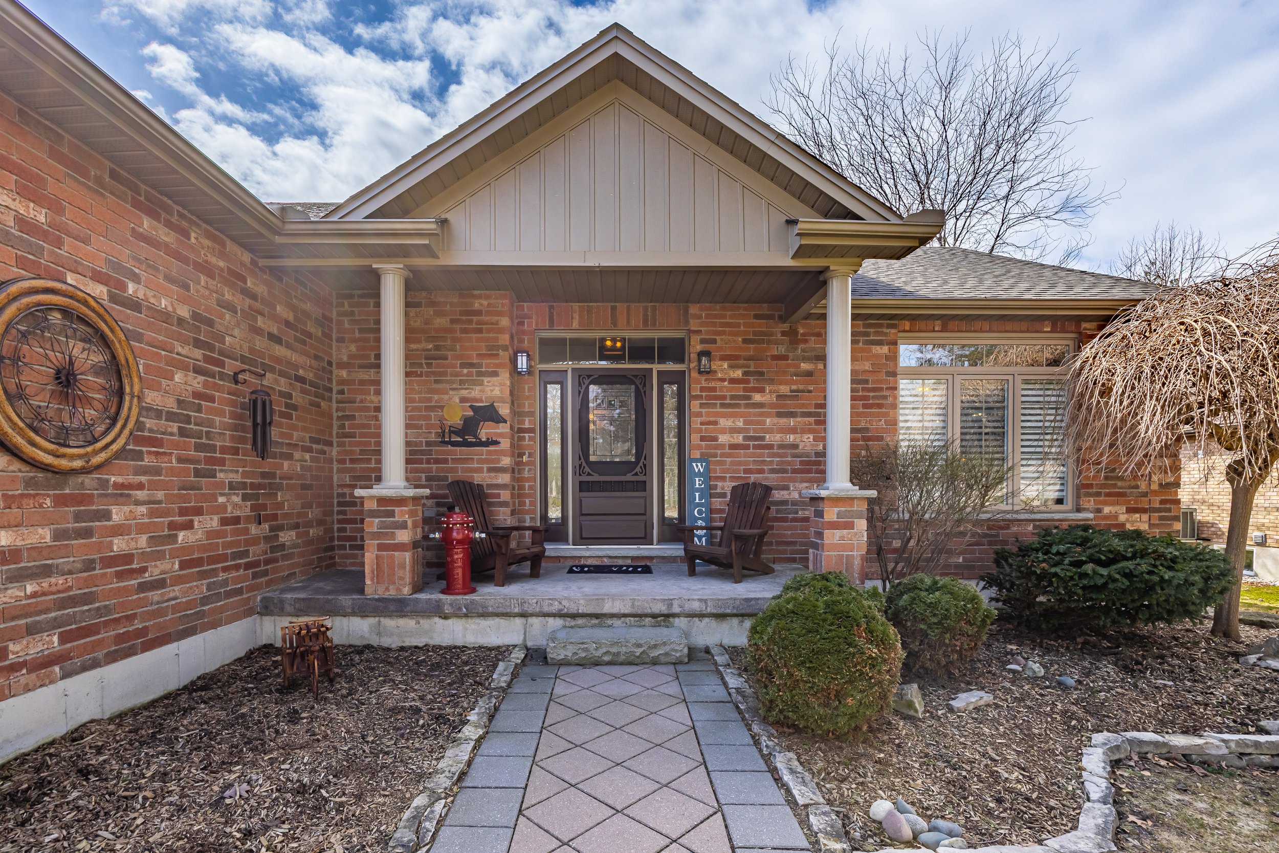 10159 Meadowlily Cres -04.jpg