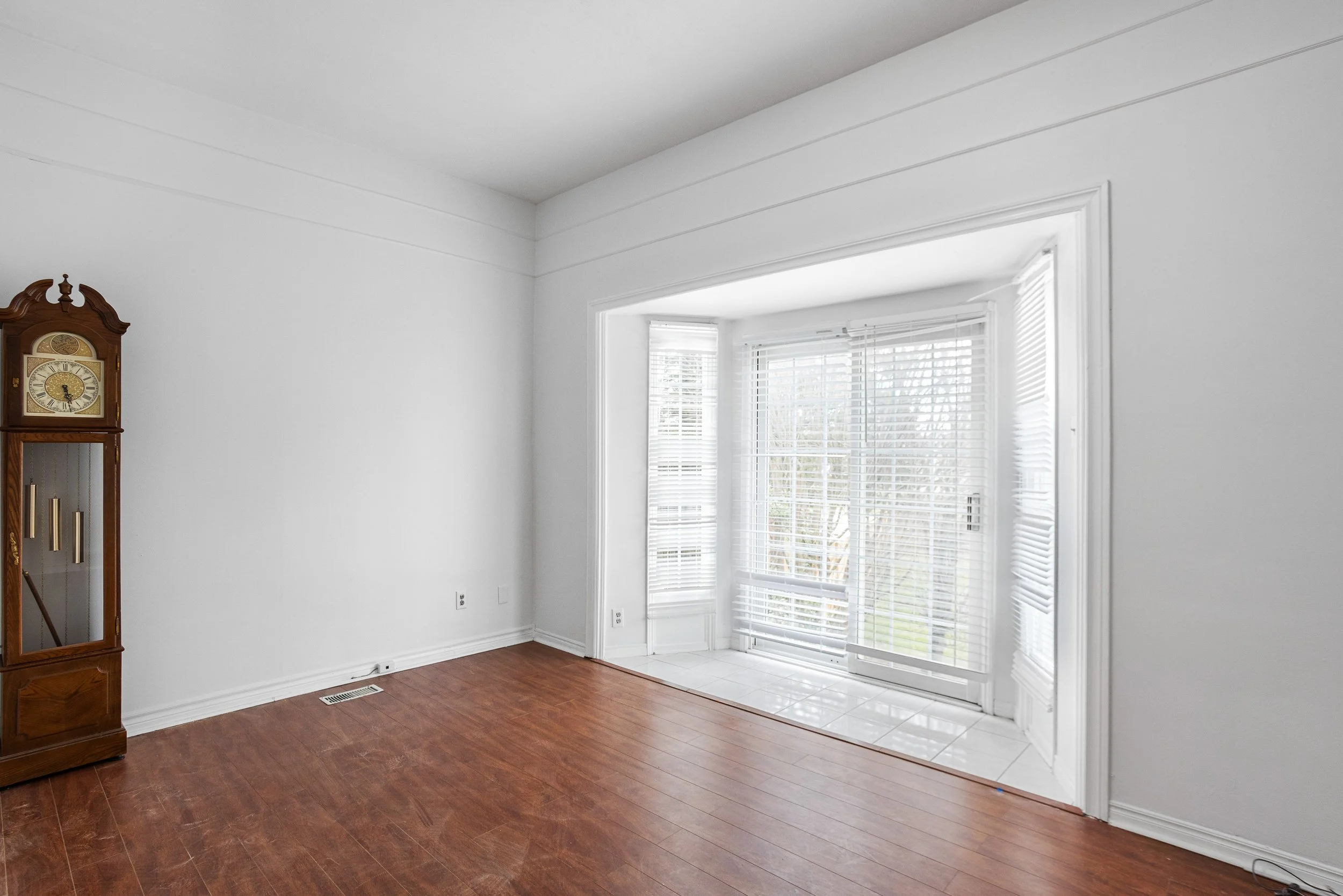 216 Homestead Cres-9.jpg