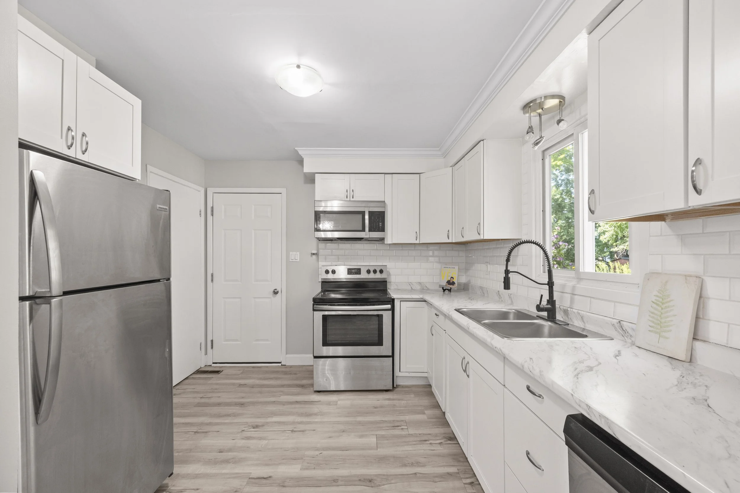 1767 Aldersbrook Rd -12.JPG
