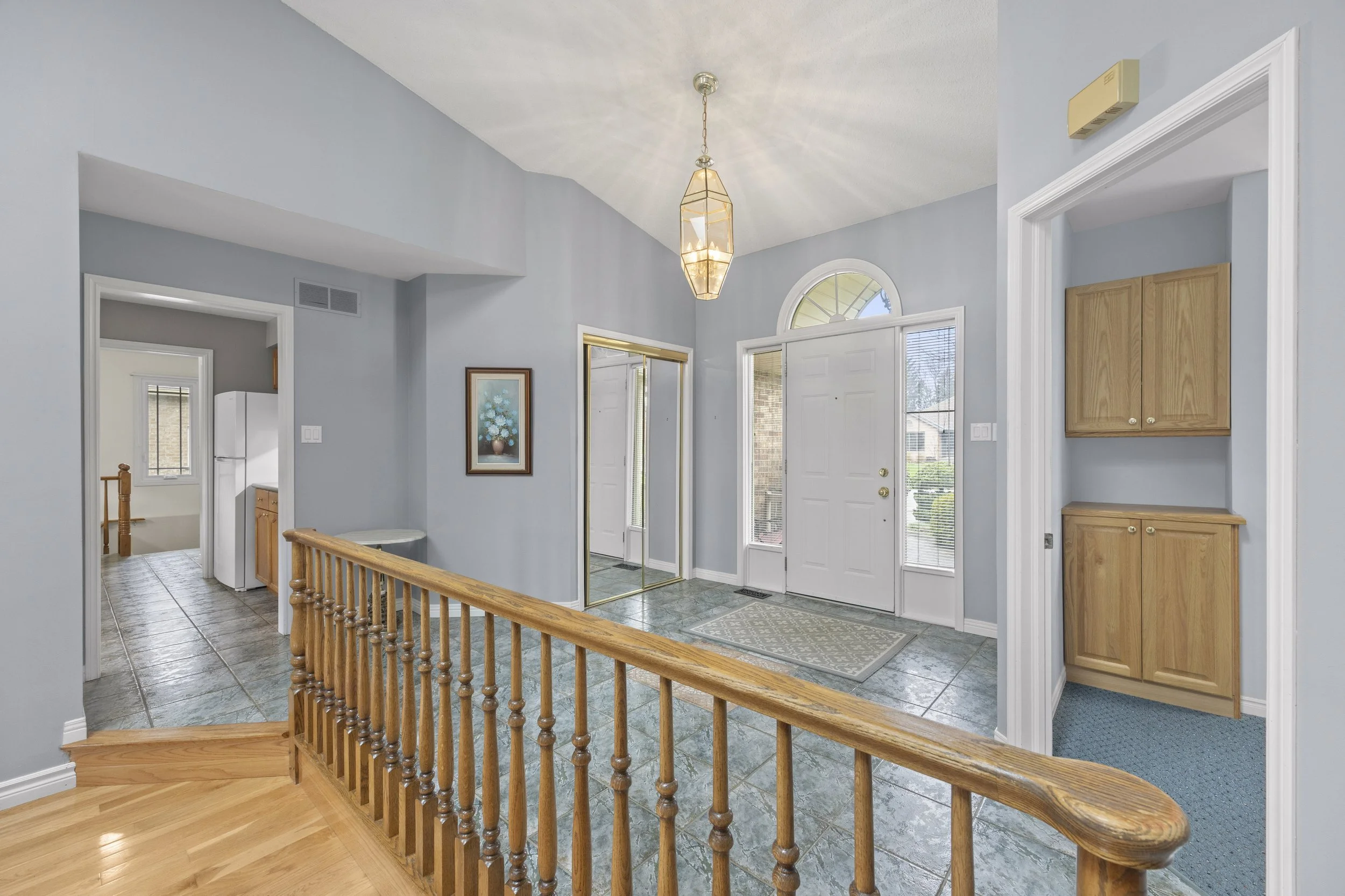 7069 Diane Cres -15.JPG