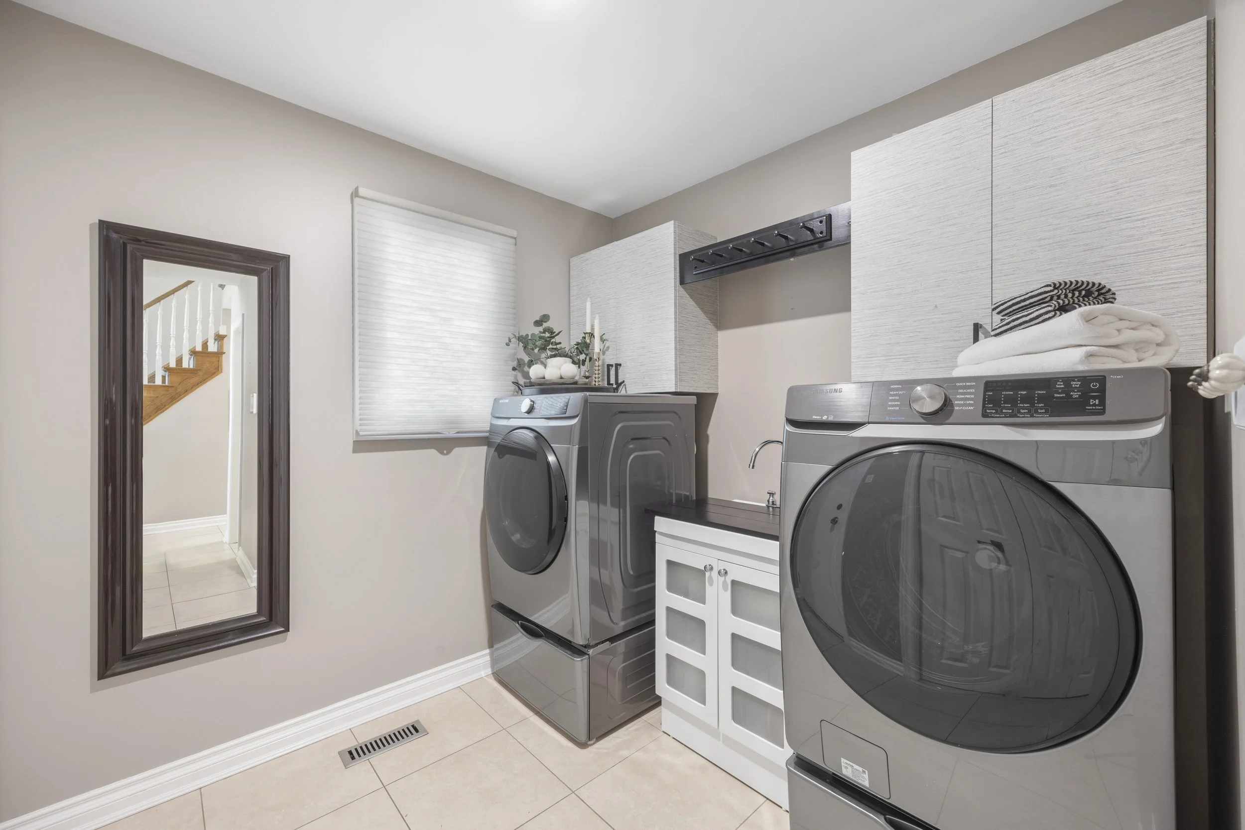 245 Ensign Cres -23.JPG
