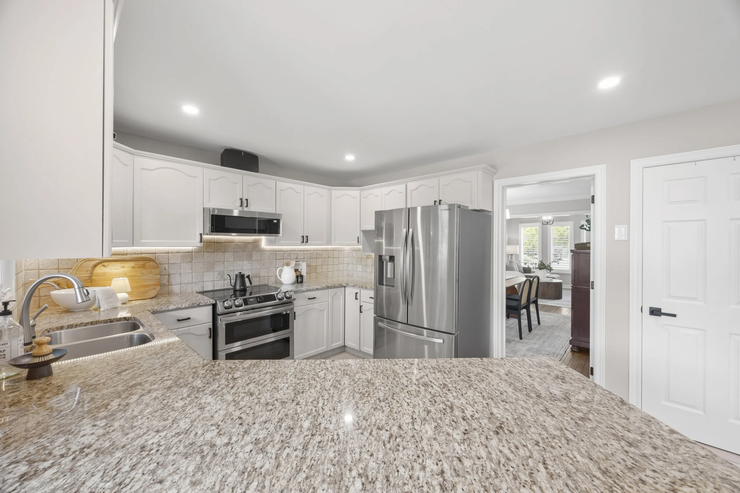 245 Ensign Cres -18.JPG