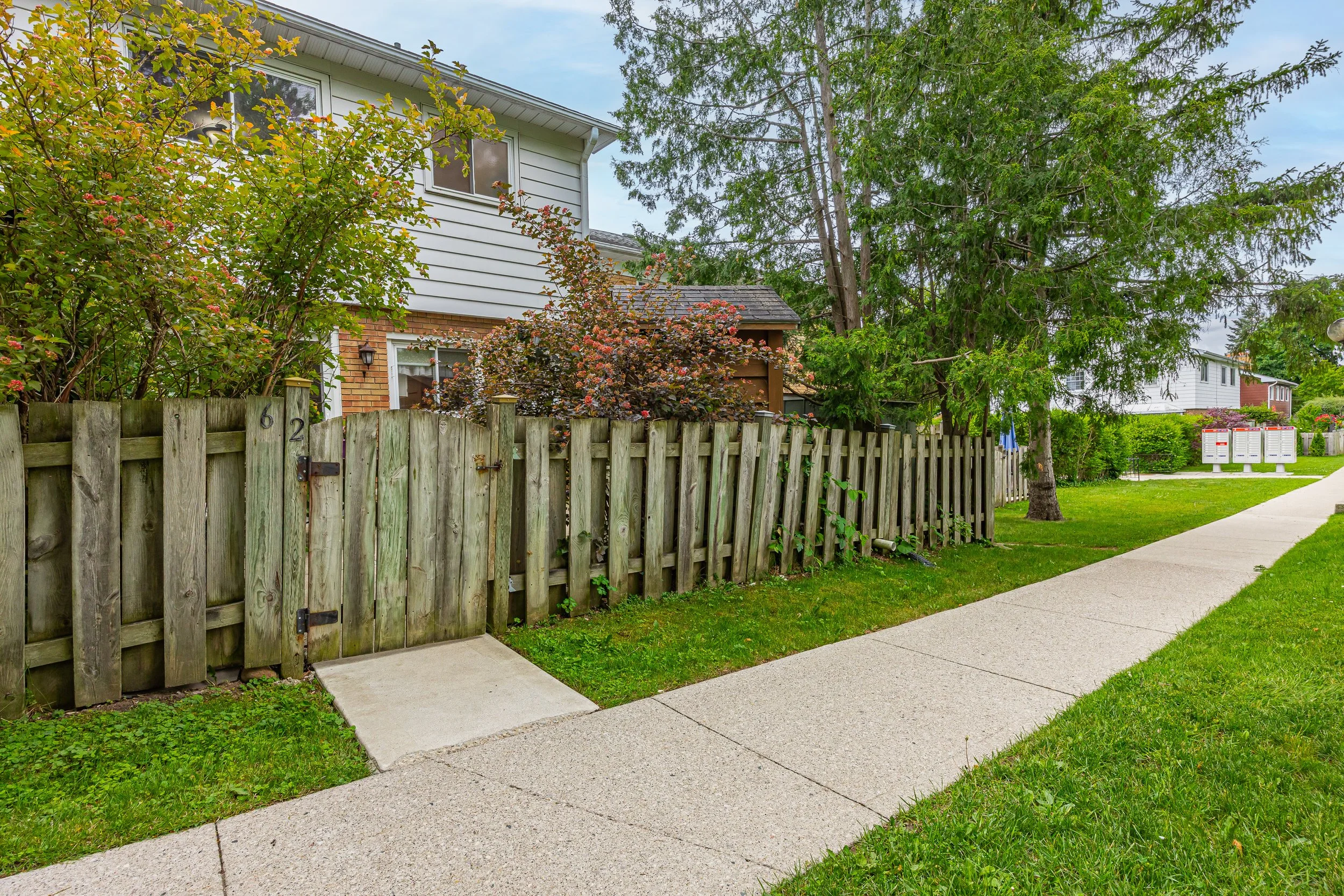 62-1220 Royal York Rd -41.jpg
