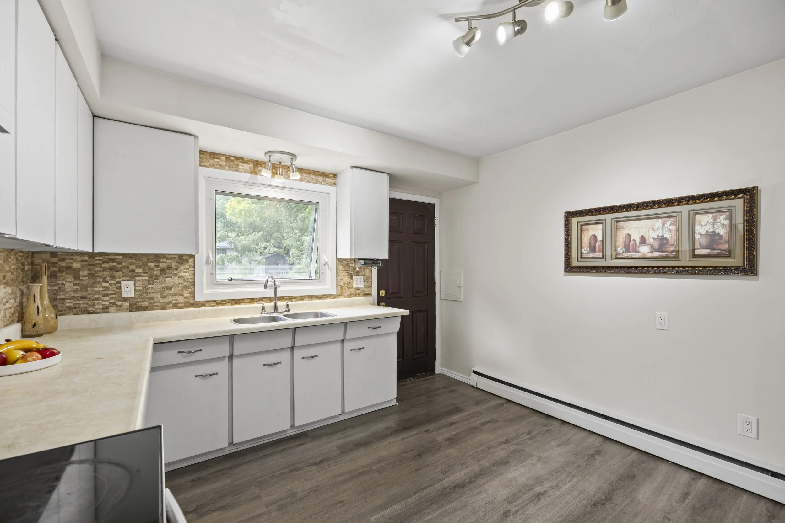580 Salway St -19.JPG