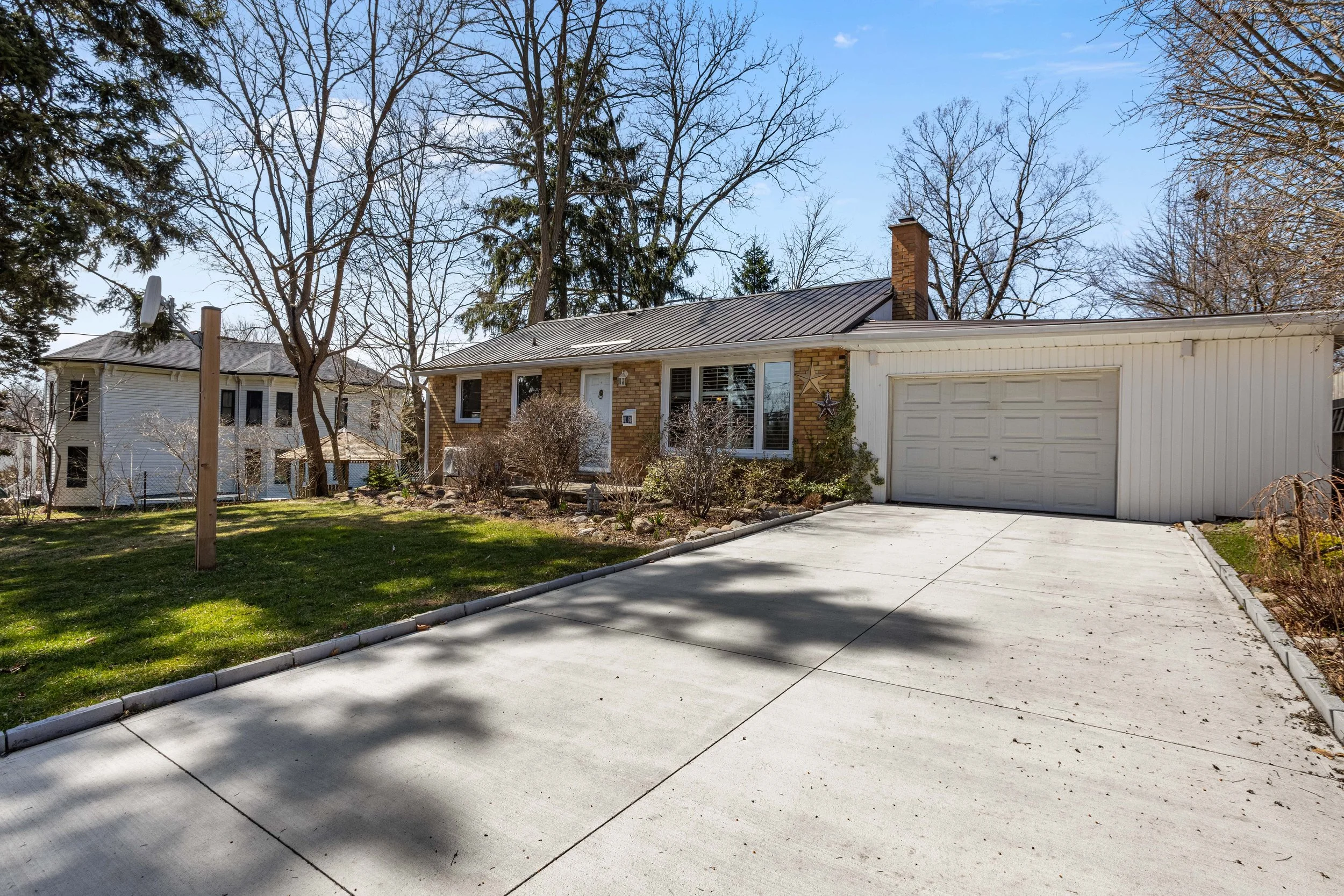 16 Crescent Ave (4).JPG