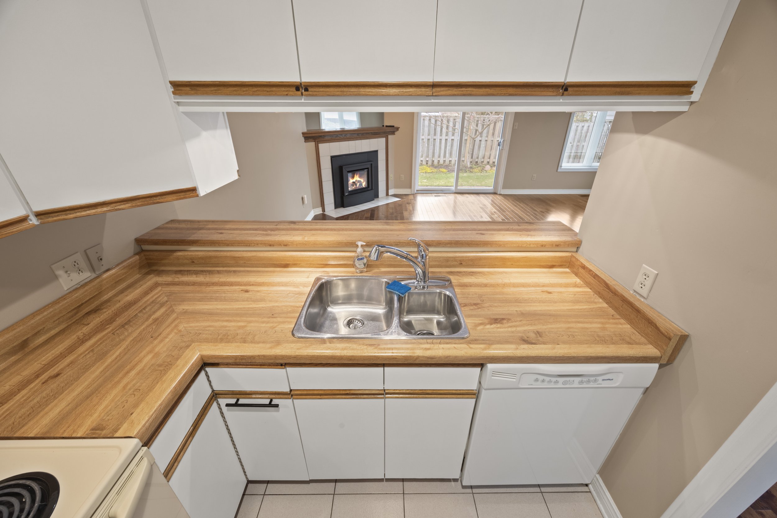 12-90 Ontario St S -21.JPG