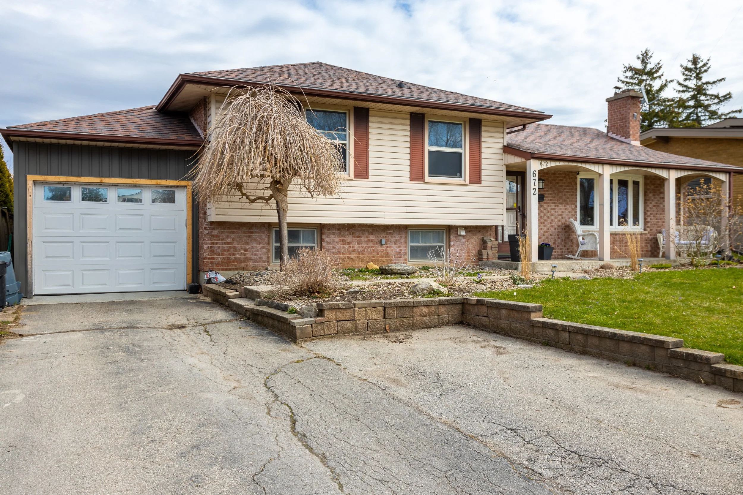 672 Alanbrook St Reshoot-3.jpg