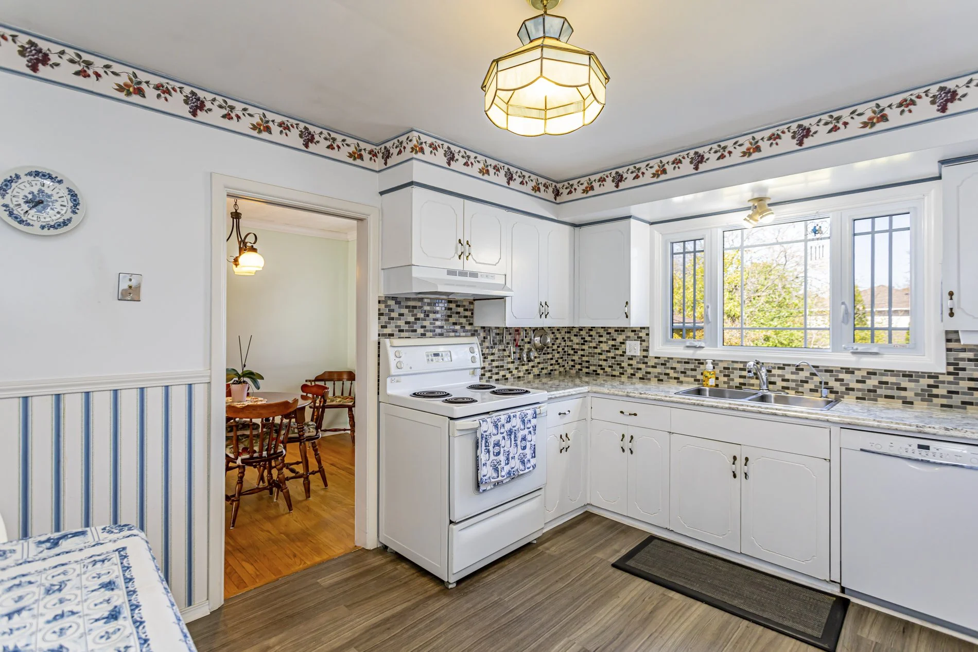 166 Base Line Rd W_16.JPG