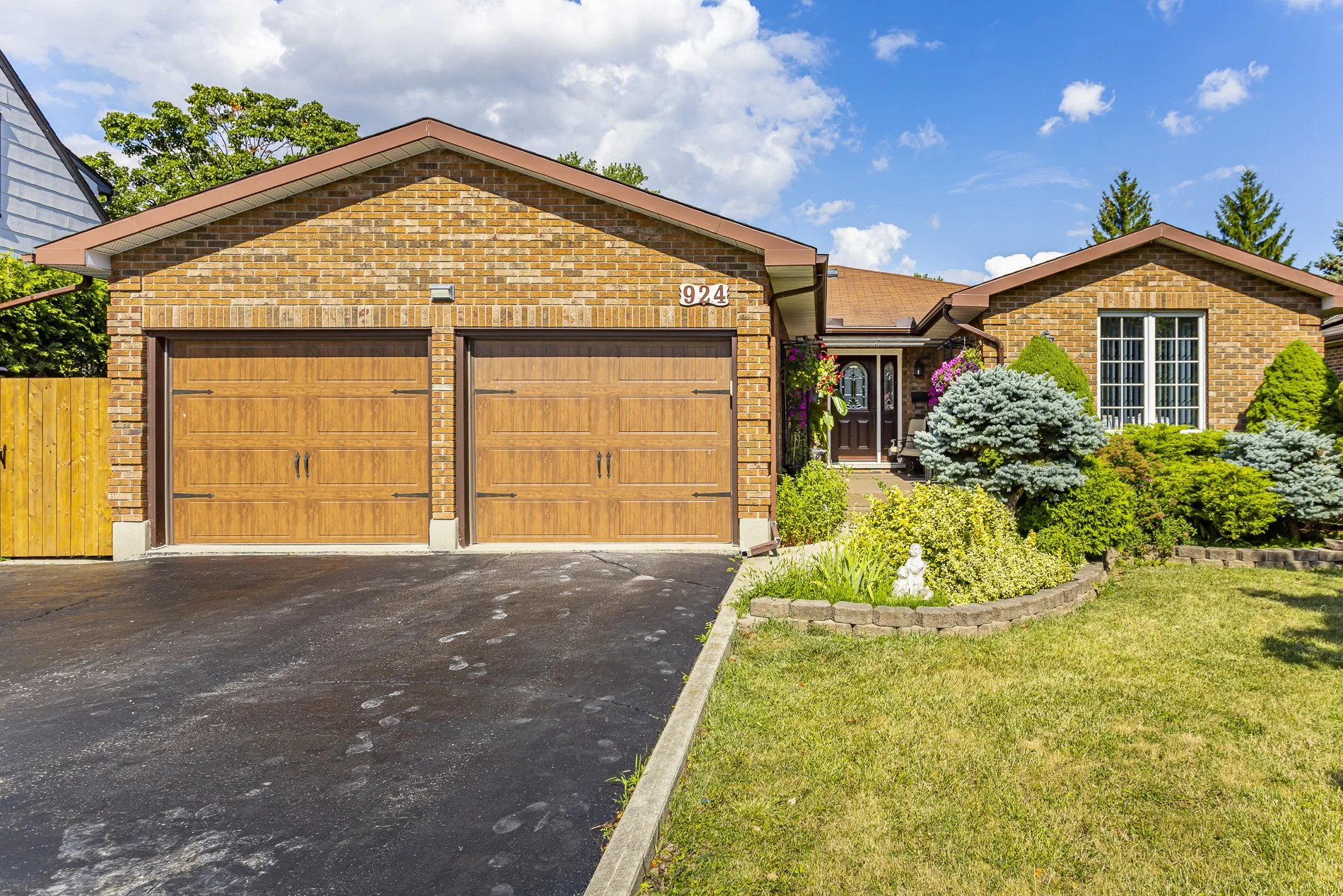 924 Dearness Dr_01.jpg