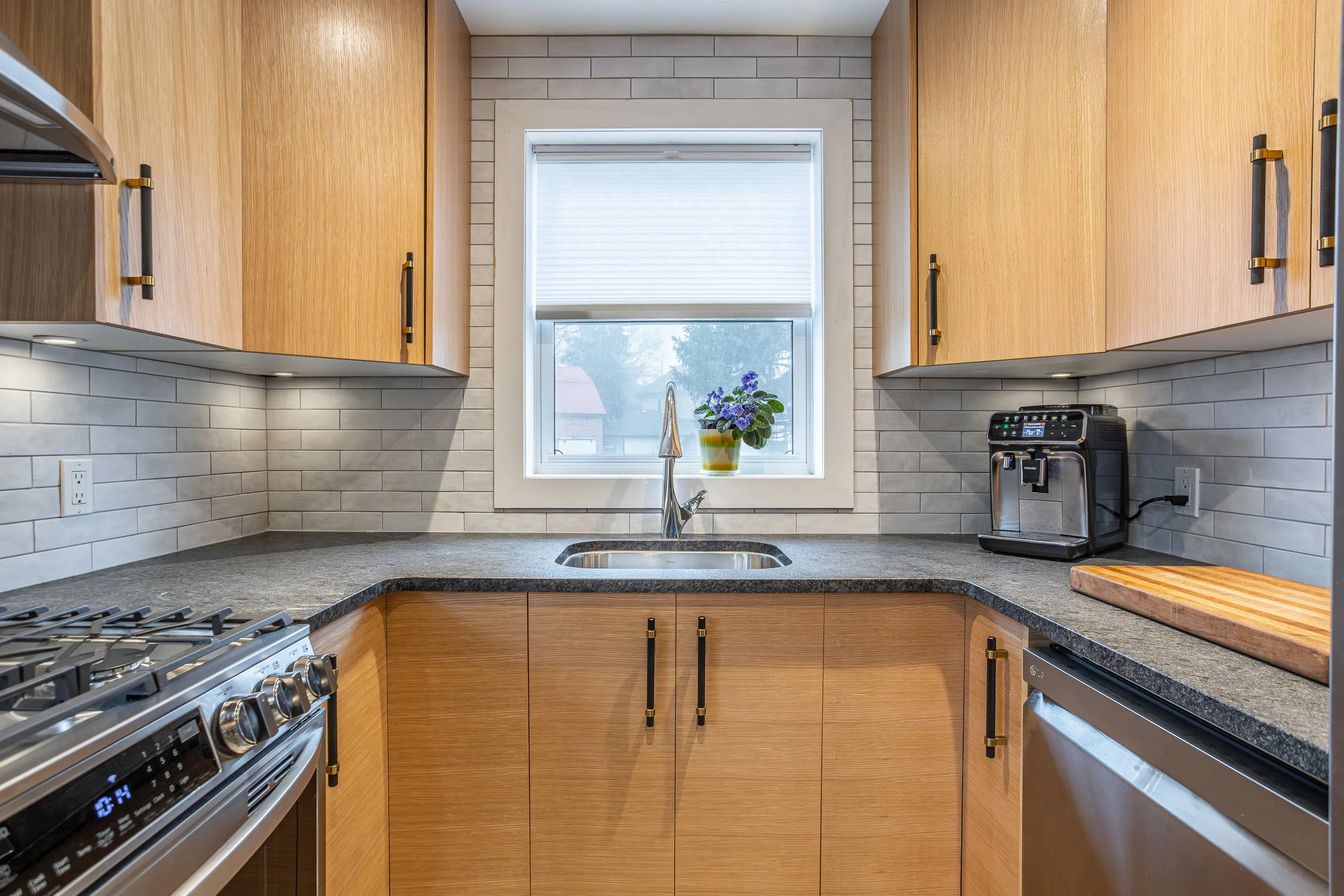 7017 Beattie St-5.jpg
