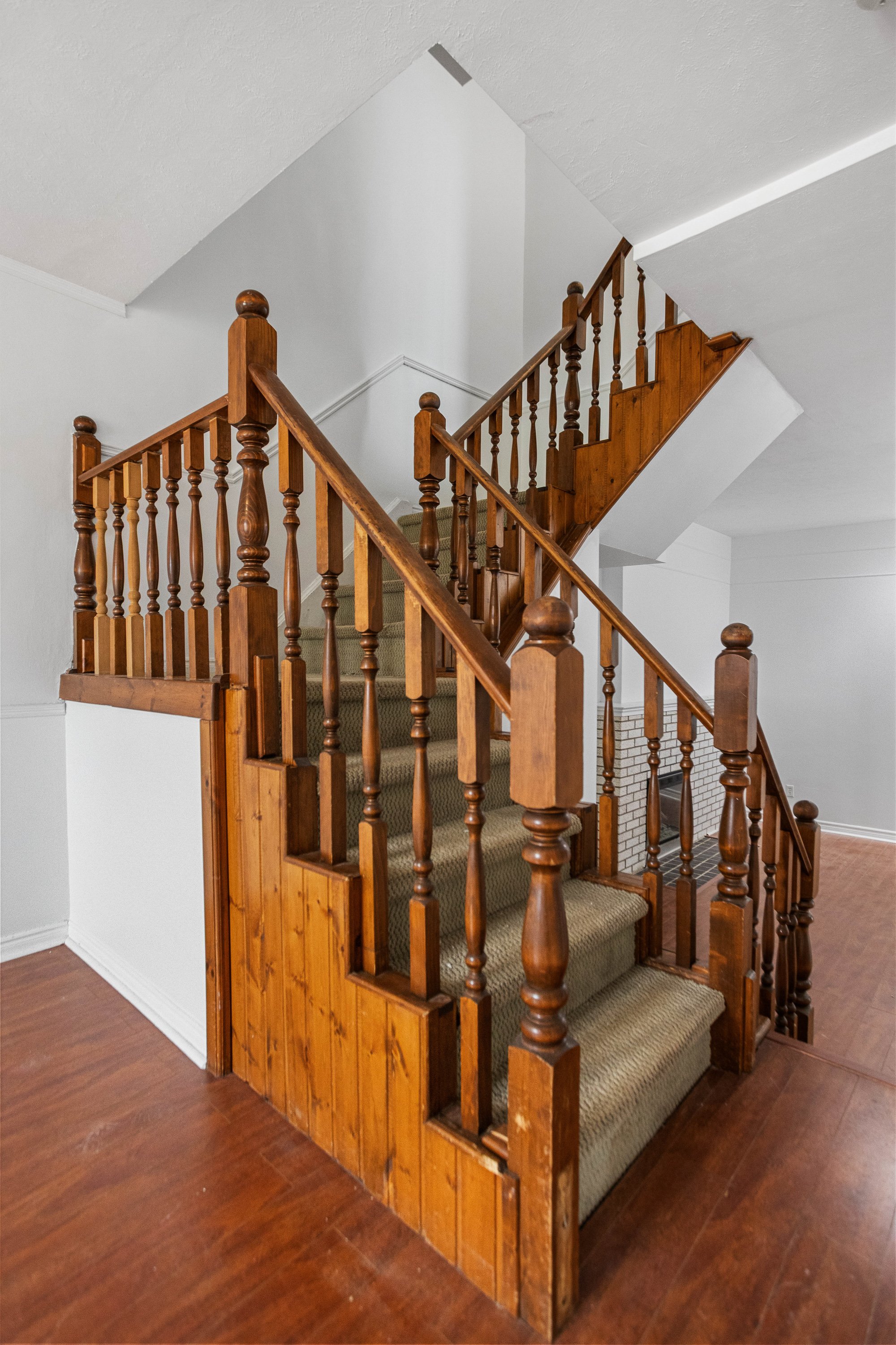 216 Homestead Cres-16.jpg