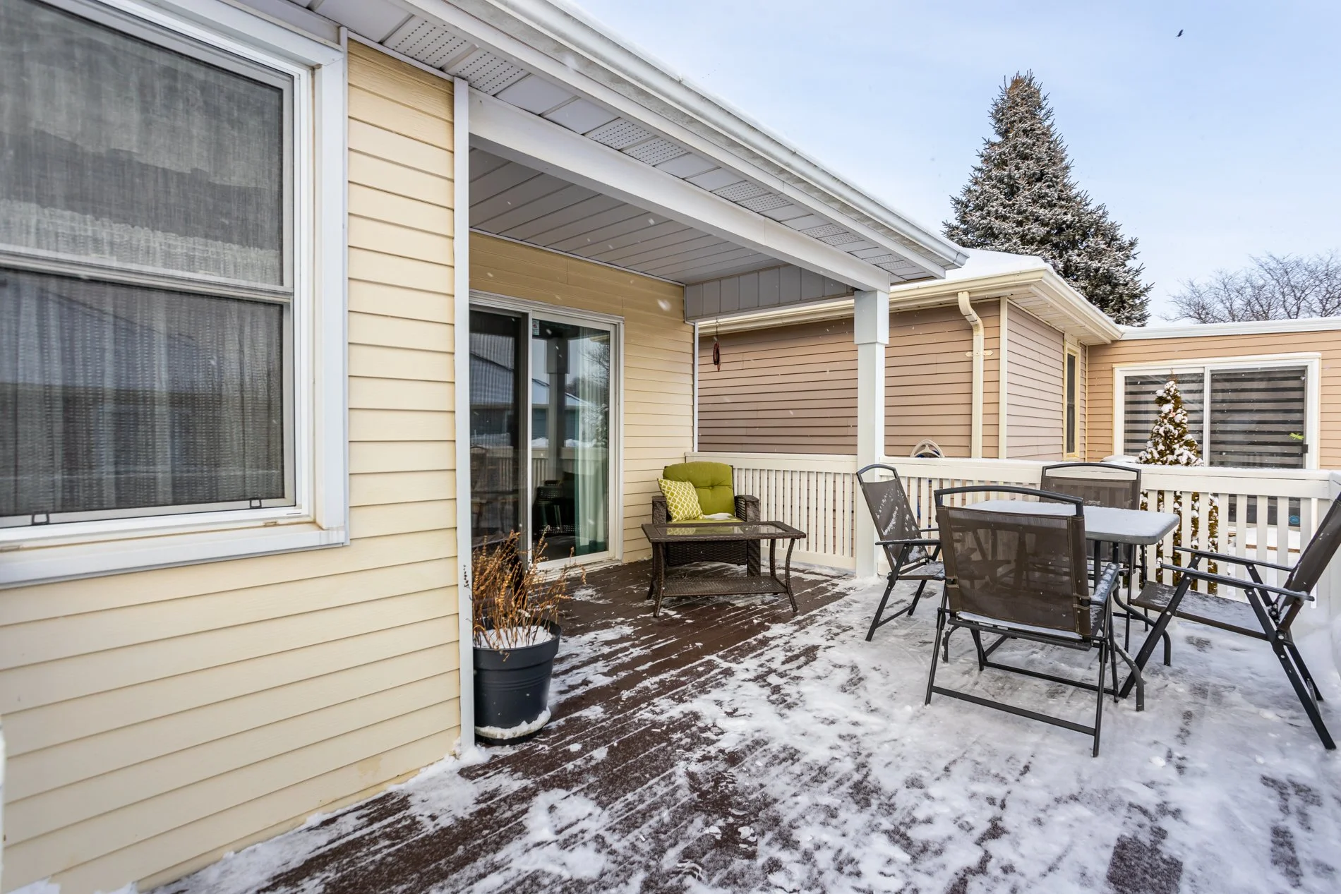 60 Hawkins Cres-39.jpg