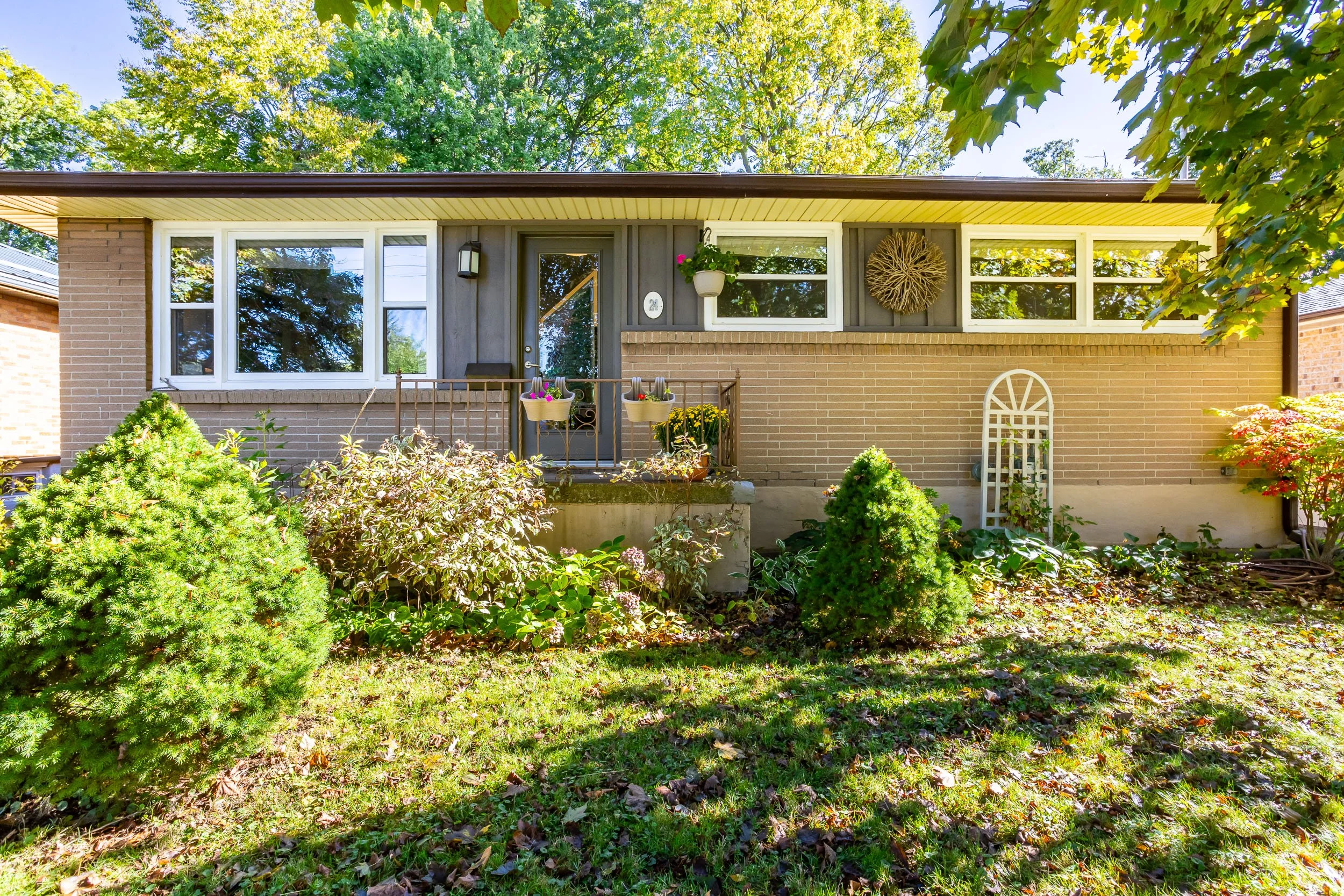 24 Thorncrest Cres-4.jpg